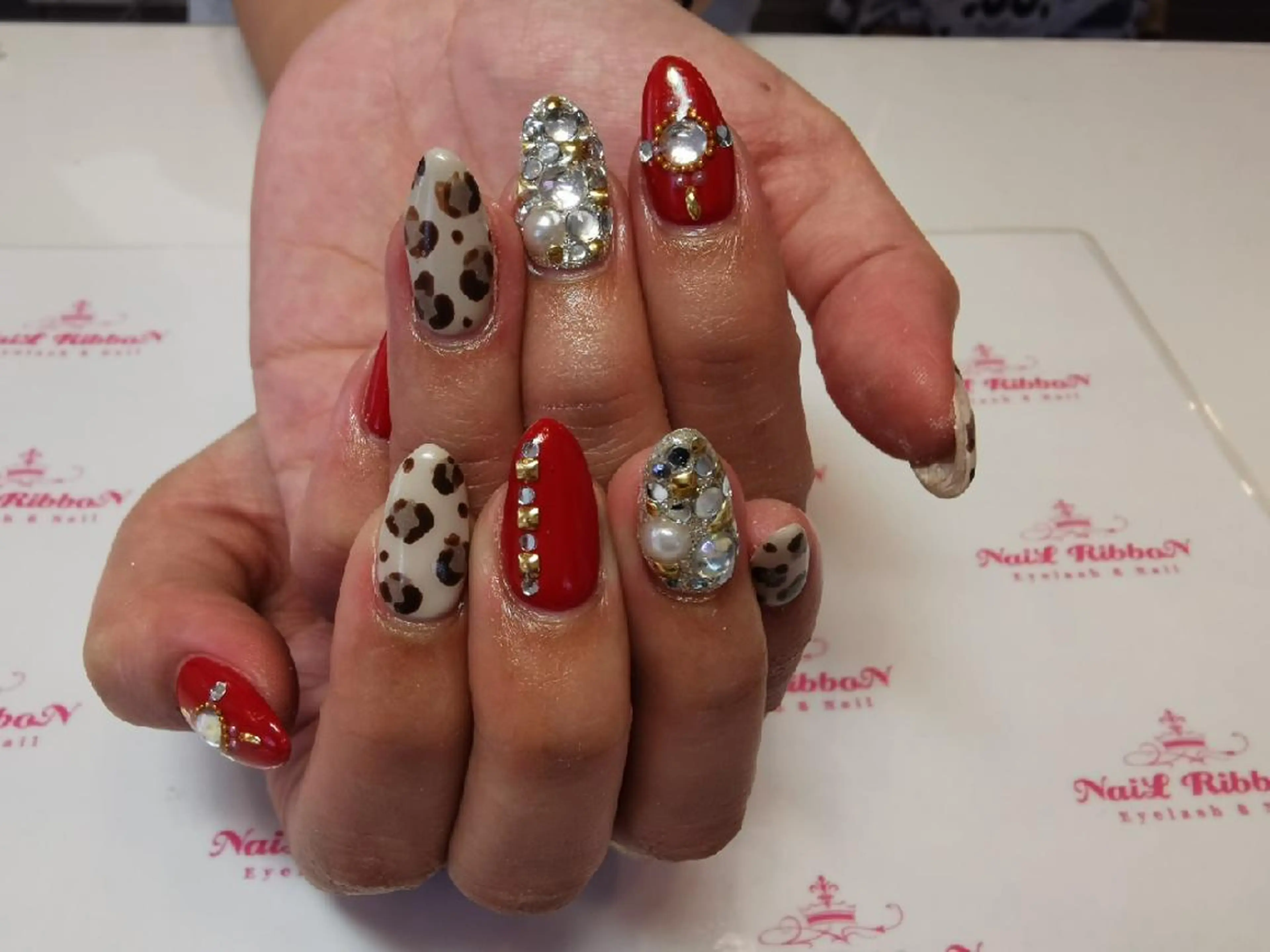 ネイル ネイルリボン 受付スタッフのネイルデザイン