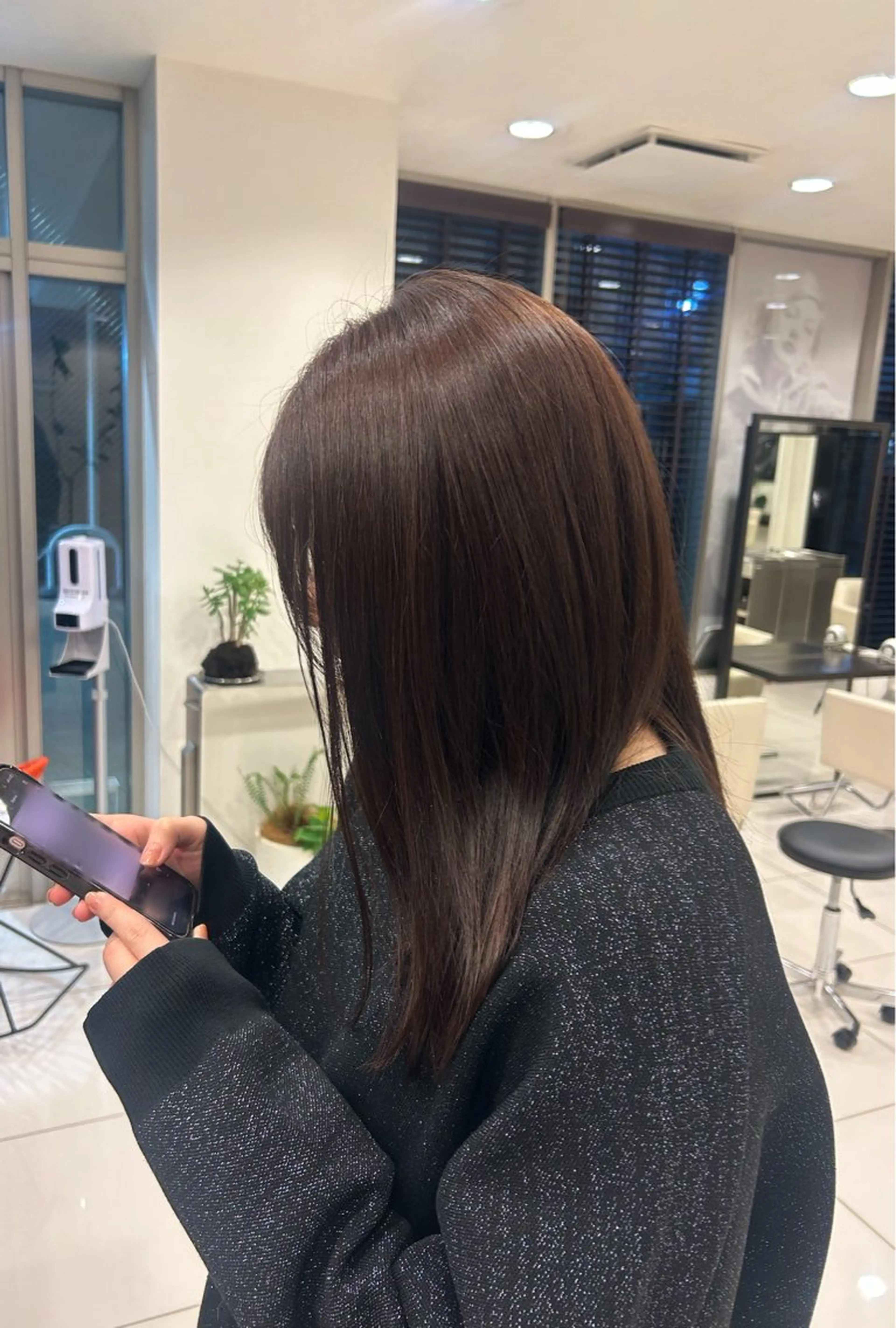 セミロング カラー 宮下 真弥のヘアスタイル