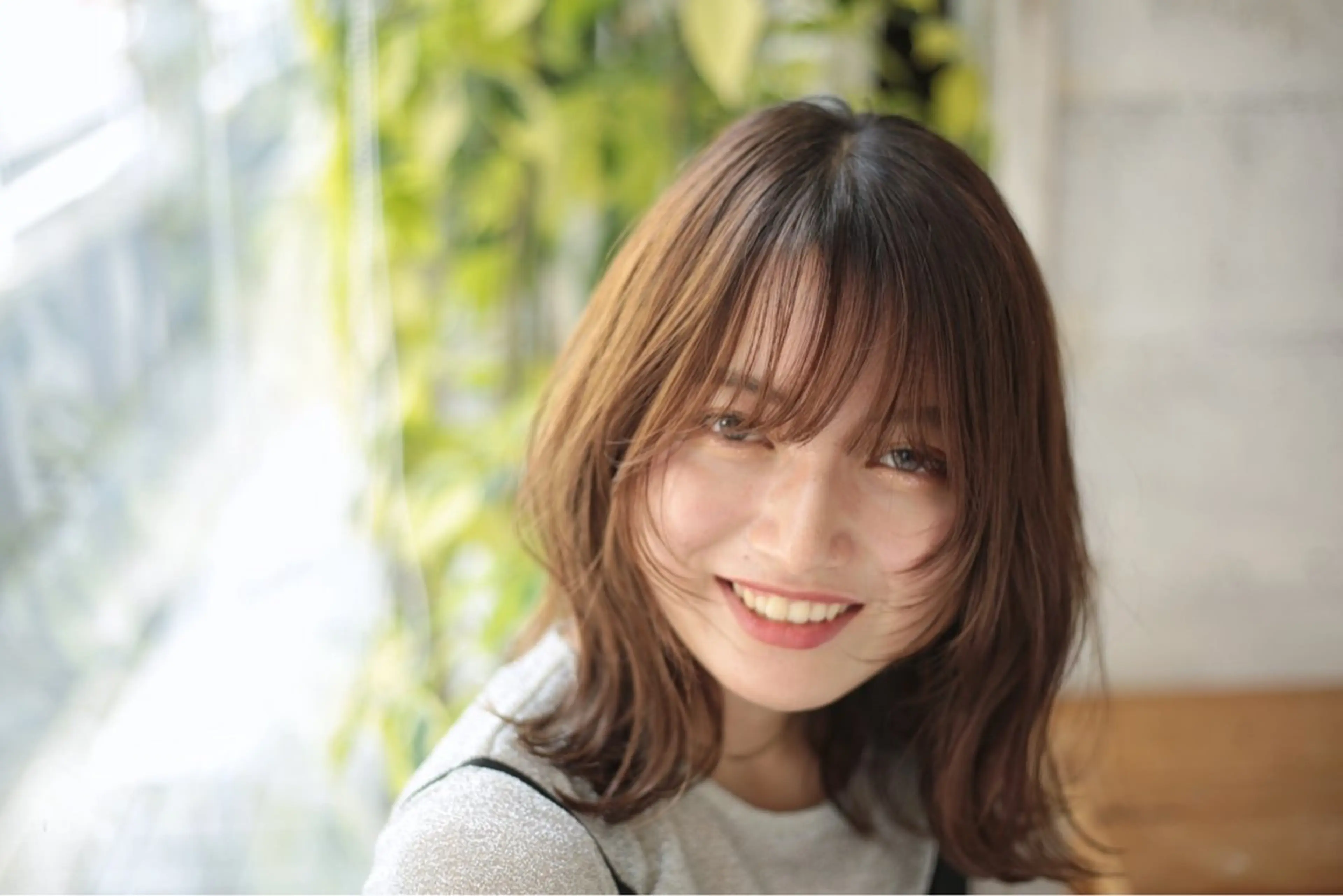 ミディアム カラー 顔まわりレイヤー 顔周りカット レイヤーカット カット ヘアカラー トリートメント ヘアセット 【韓国レイヤー特化 ハッシュカット】のヘアスタイル