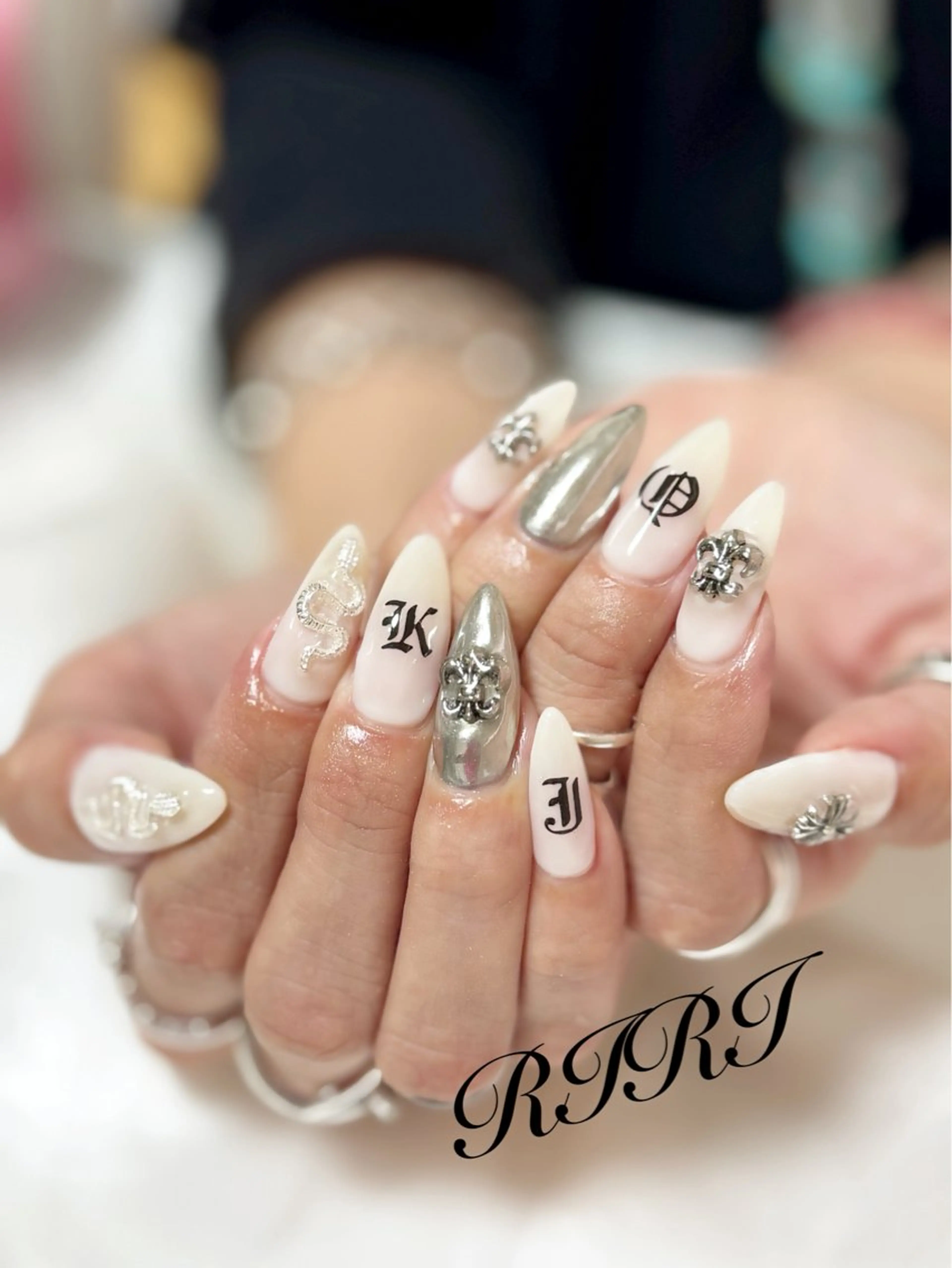 ネイル ジェルネイル ロングネイル スカルプネイル シルバー シンプルネイル ハンドネイル riri オーナーのネイルデザイン