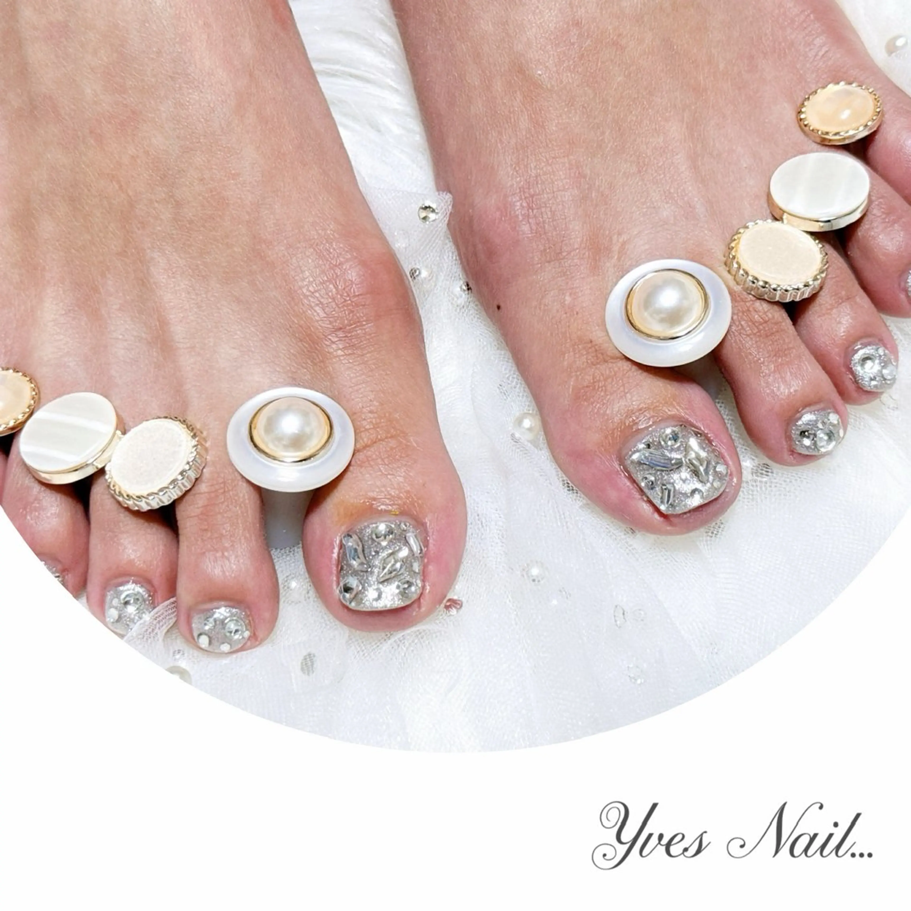 ネイル キラキラネイル シルバー ストーンネイル フットネイル kanno yのネイルデザイン