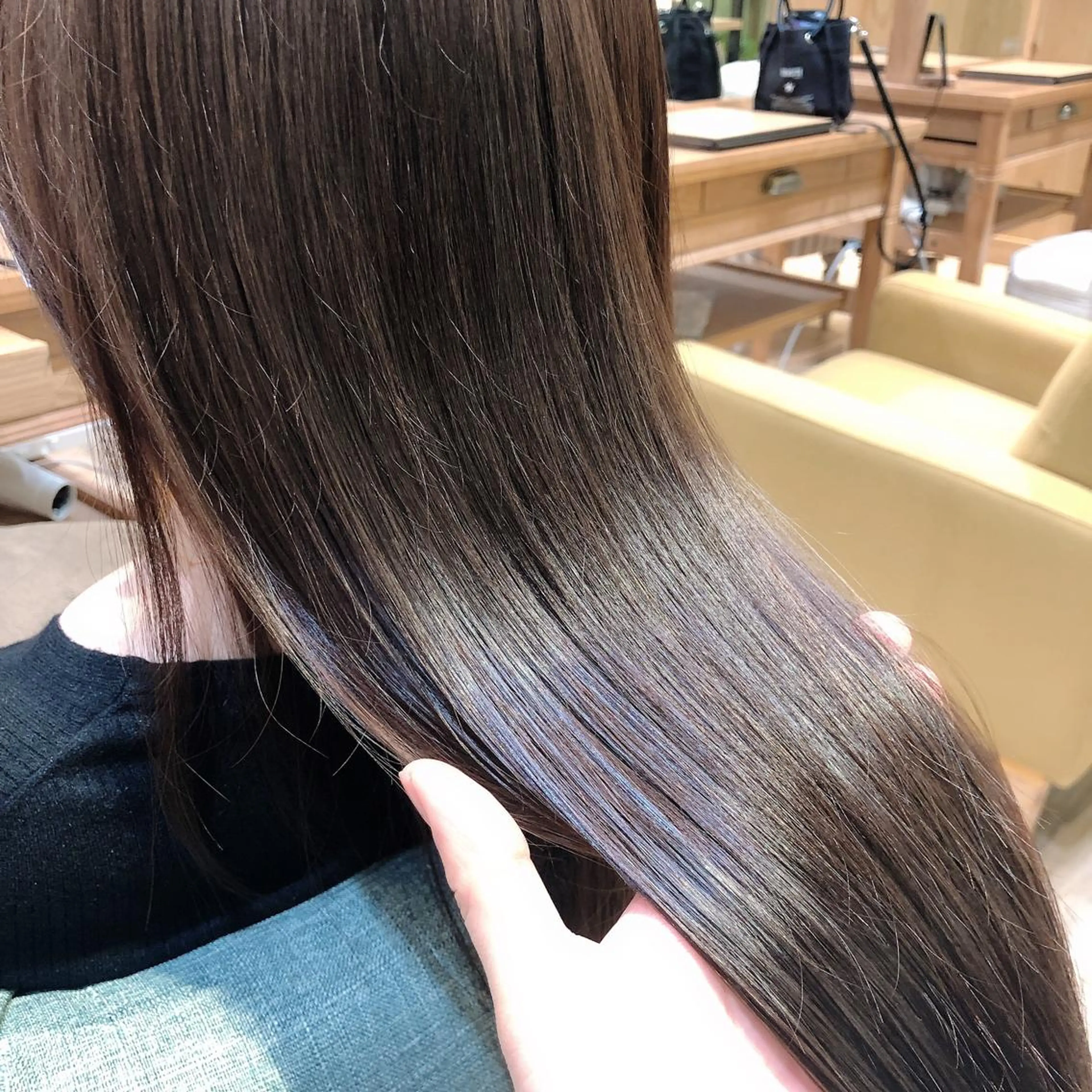 セミロング カラー ヘアアレンジ 落合　眺 (オチアイ　ノゾミ)のヘアスタイル