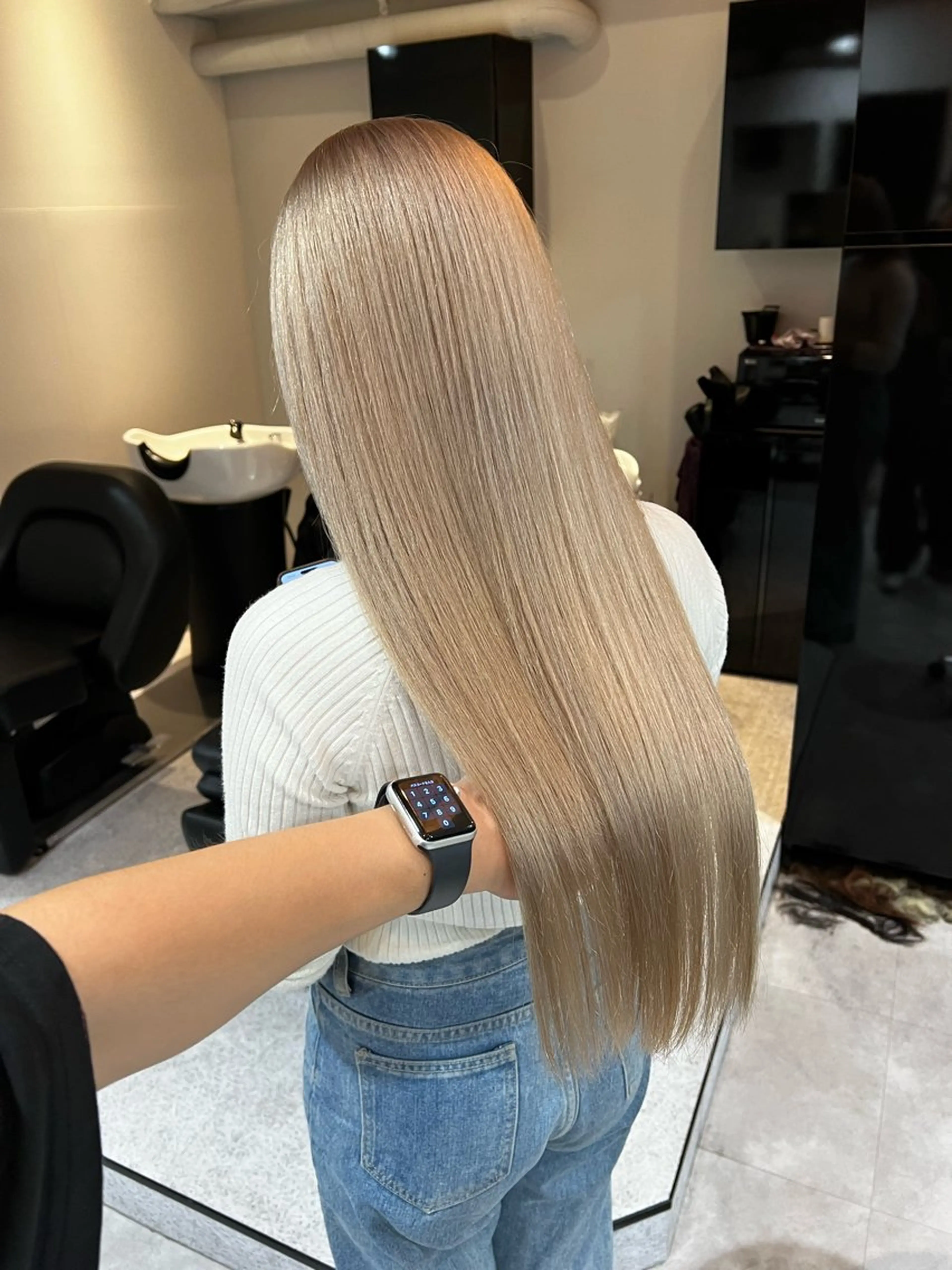 ロング カラー ベージュカラー 黒髪 ハイトーンカラー ハイトーンベージュ ヘアカラー トリートメント PSY(サイ)池袋 金田尚久🎨のヘアスタイル