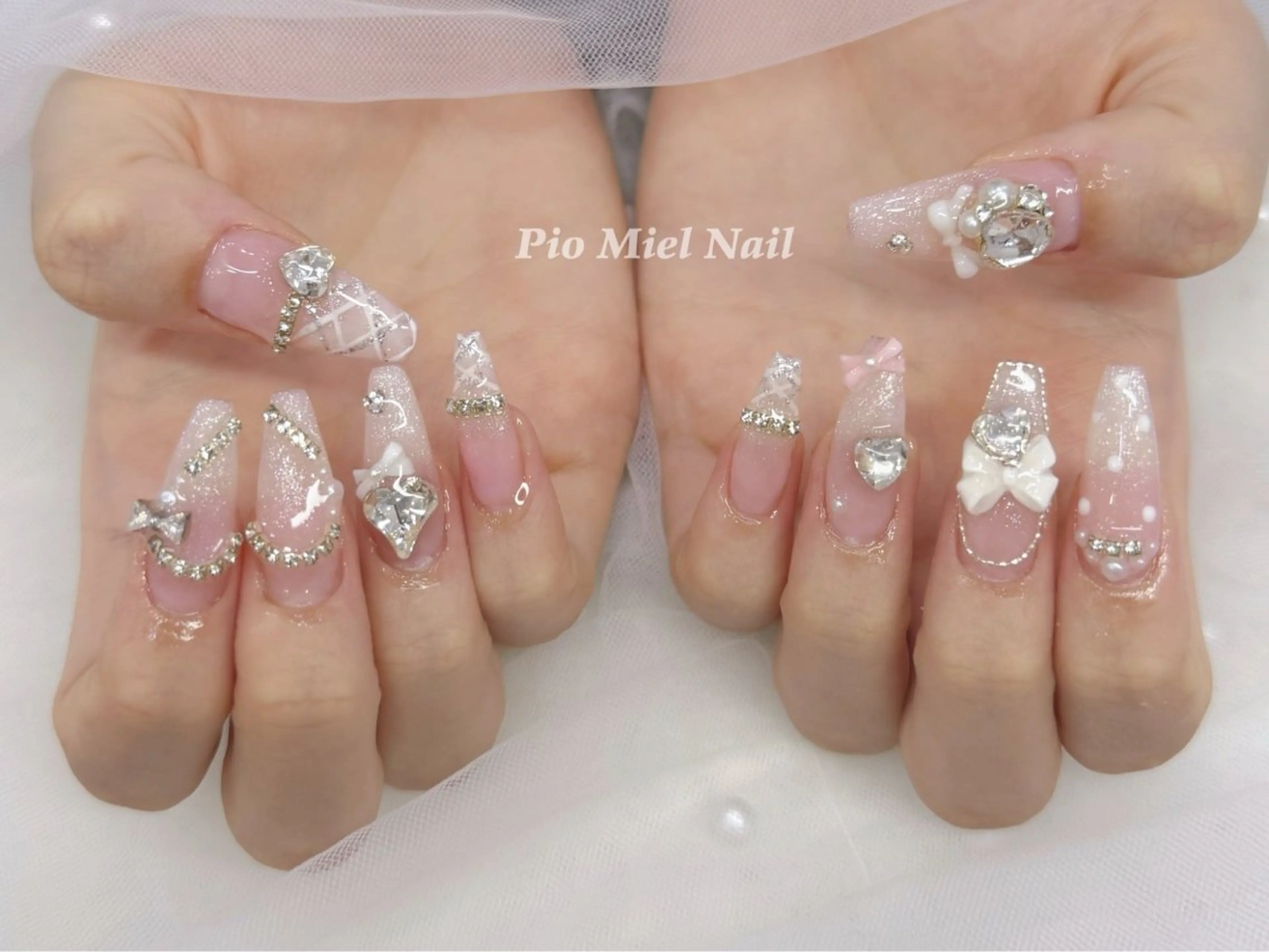 ネイル ガーリー キラキラネイル レース リボン ストーンネイル ハンドネイル momo 長さだしのネイルデザイン