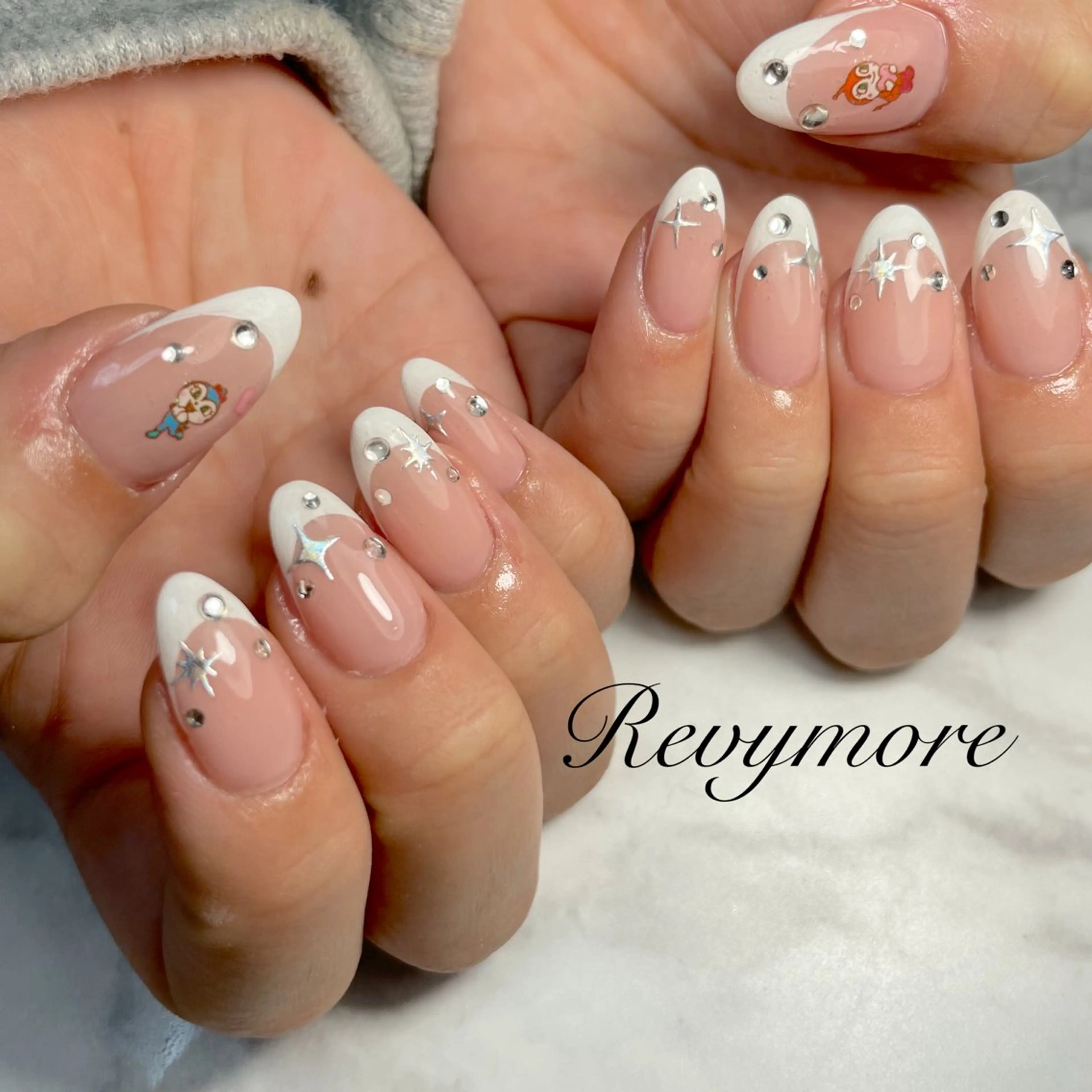 ネイル フレンチネイル ジェルネイル キラキラネイル 韓国ネイル ニュアンスネイル nail salon Revymoreのネイルデザイン