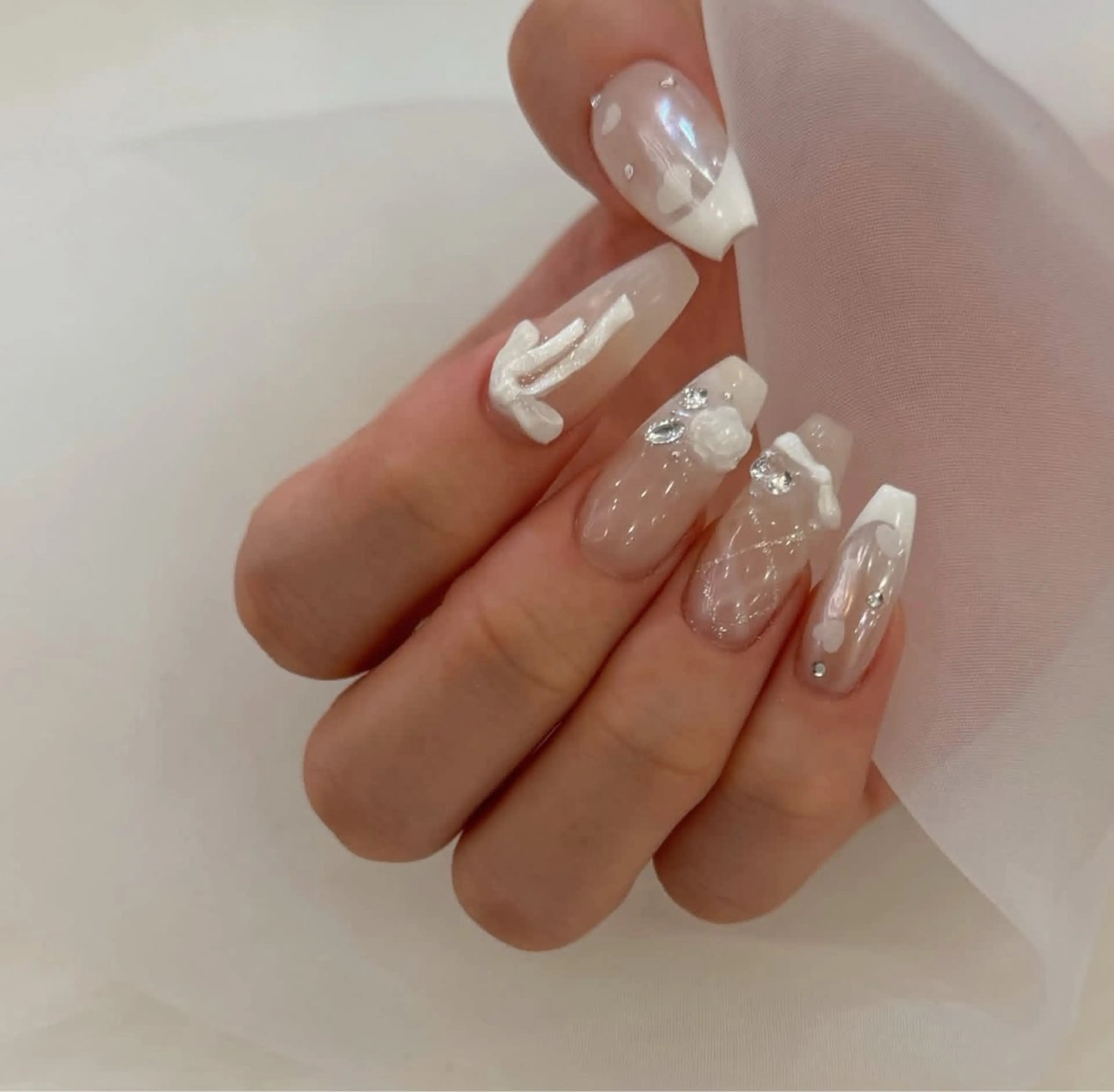 ネイル キラキラネイル マグネットネイル ミラーネイル ニュアンスネイル 春ネイル ハンドネイル Lyna 池袋のネイルデザイン