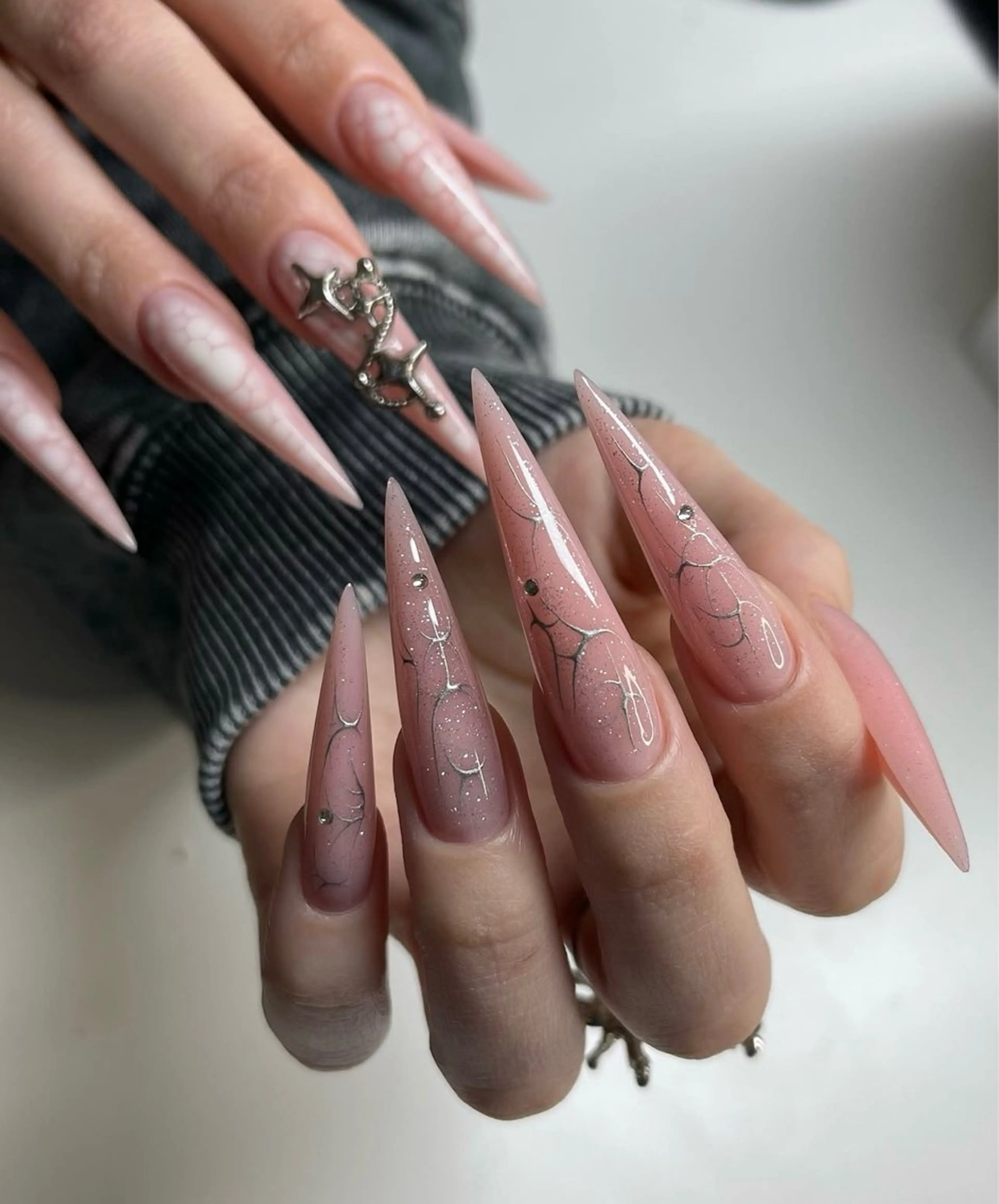 ネイル グラデーション キラキラネイル ワンカラーネイル 冬ネイル Jenn Nail Salonのネイルデザイン