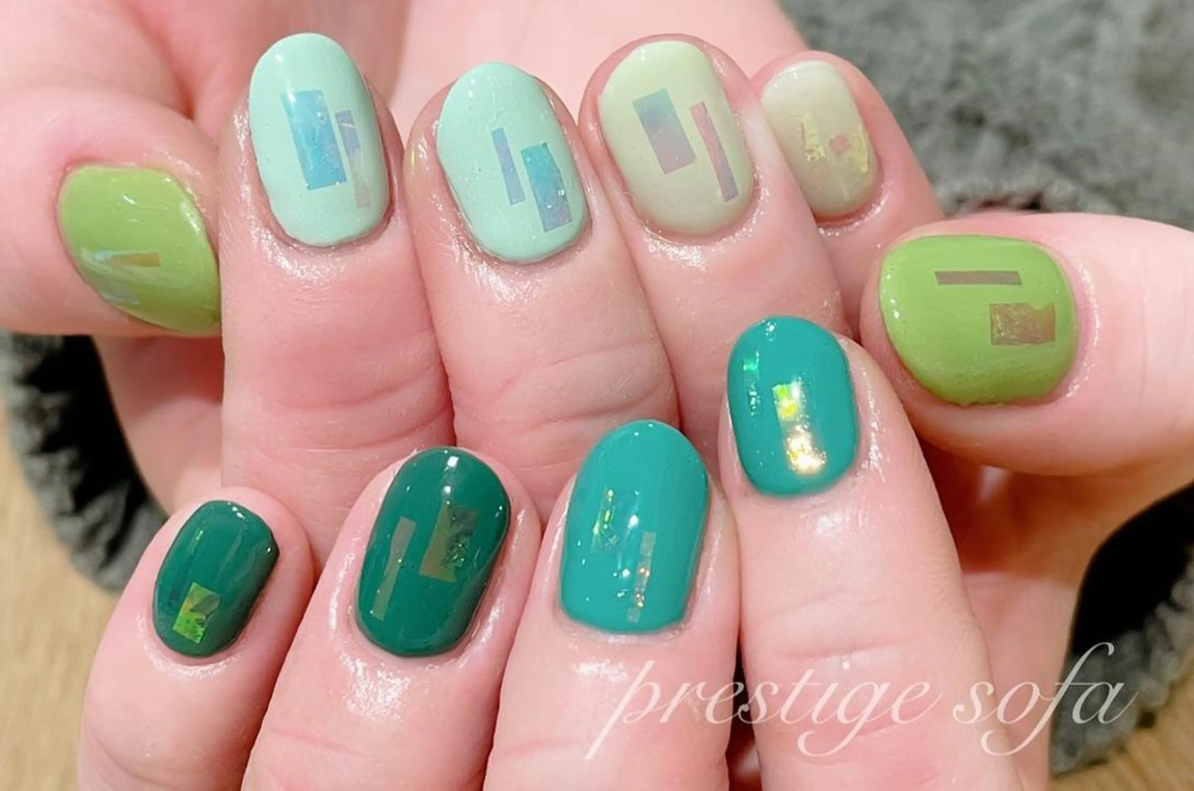 ネイル マツエク・マツパ まつげパーマ ボリュームラッシュ ジェルネイル グラデーション グリーン 髙橋 敦子のネイルデザイン