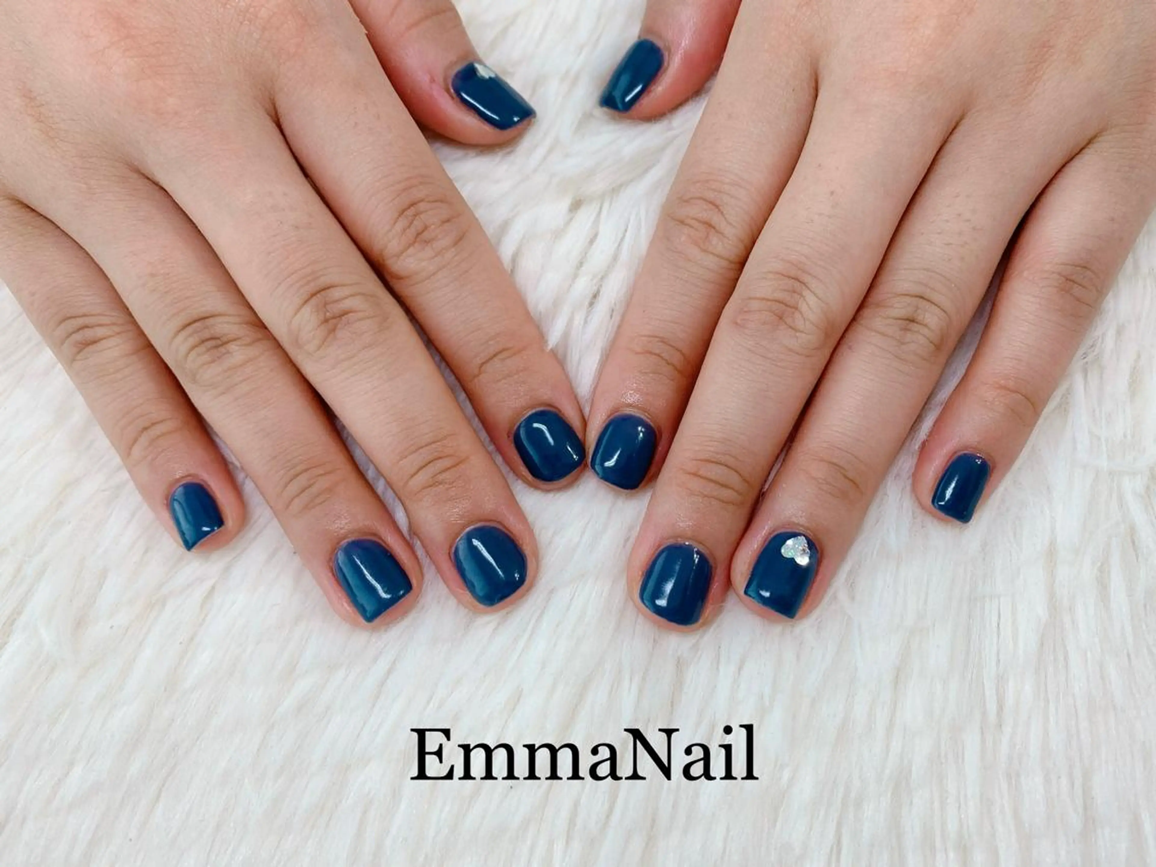 ネイル ハート ネイビー ワンカラーネイル ハンドネイル salon EM&A emiのネイルデザイン