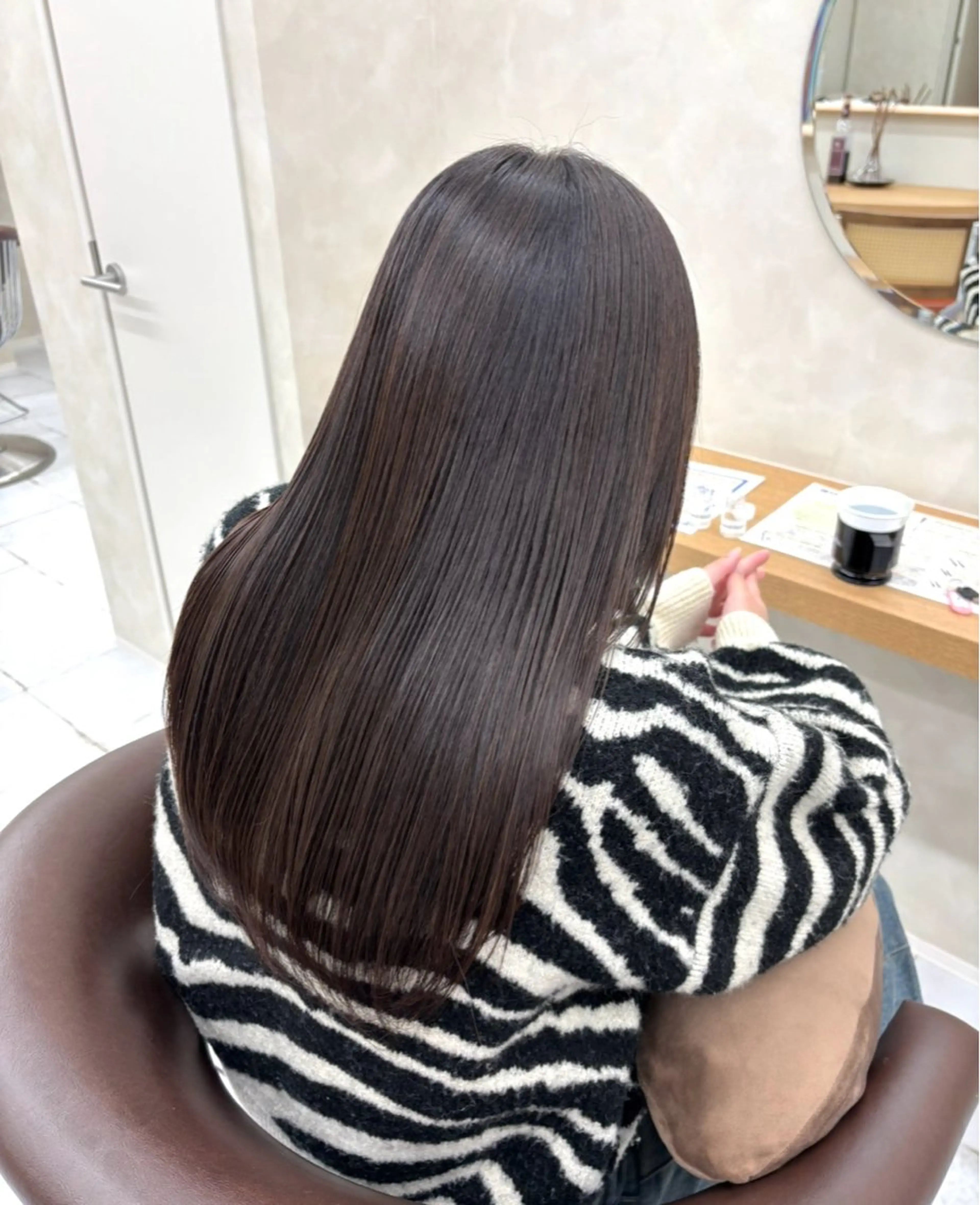 ロング パーマ 縮毛矯正 ブリーチなしカラー/ 暖色カラー/艶カラーのヘアスタイル