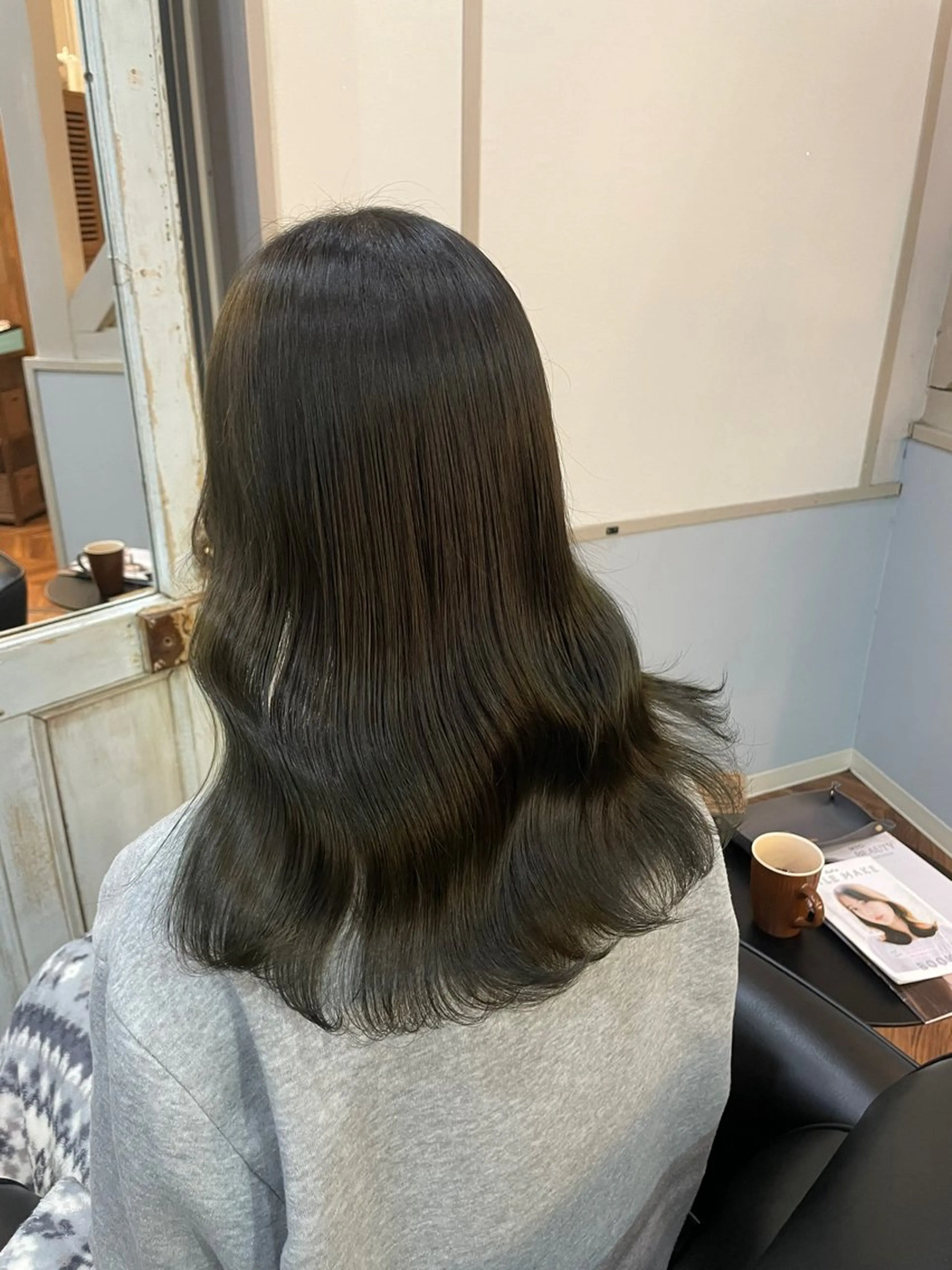 セミロング moe🥣ﾚｲﾔｰ ｶｯﾄ/透明感ｶﾗｰのヘアスタイル