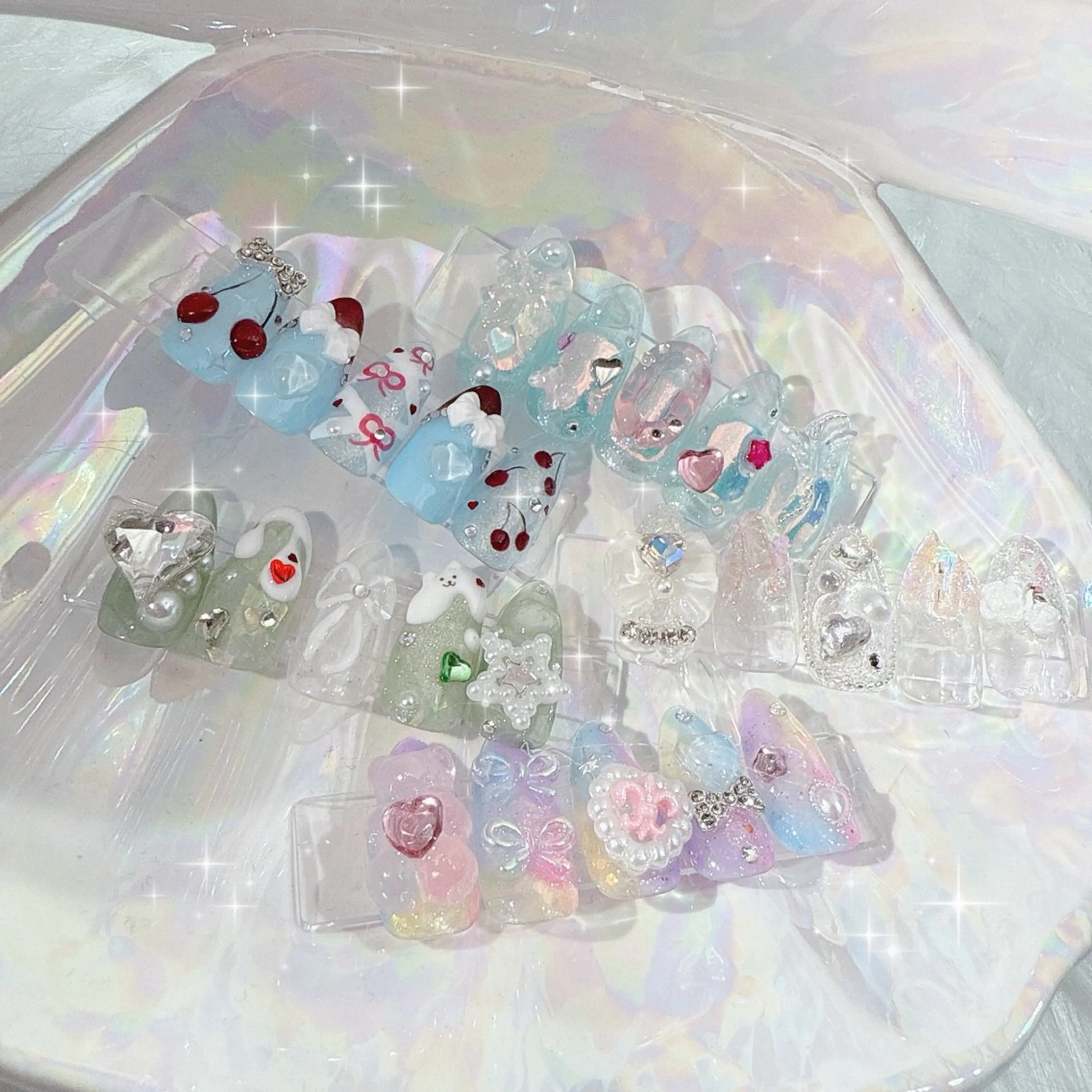 ネイル フレンチネイル ジェルネイル ガラスフレンチ ハート キラキラネイル Kanoネイル 大宮店のネイルデザイン