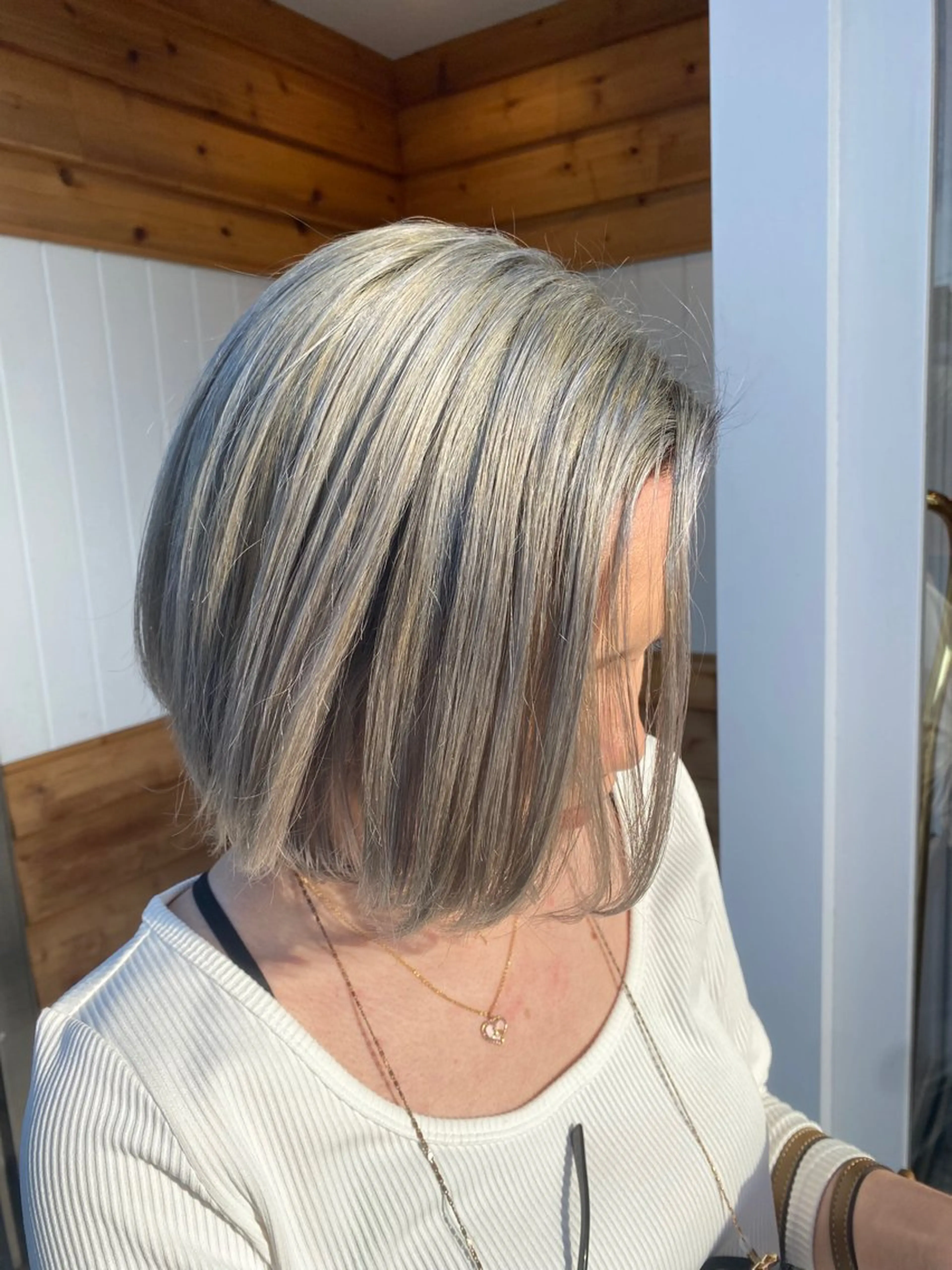 ショート カラー アッシュ ブリーチ シルバー シルバーアッシュ REN /名駅のヘアスタイル