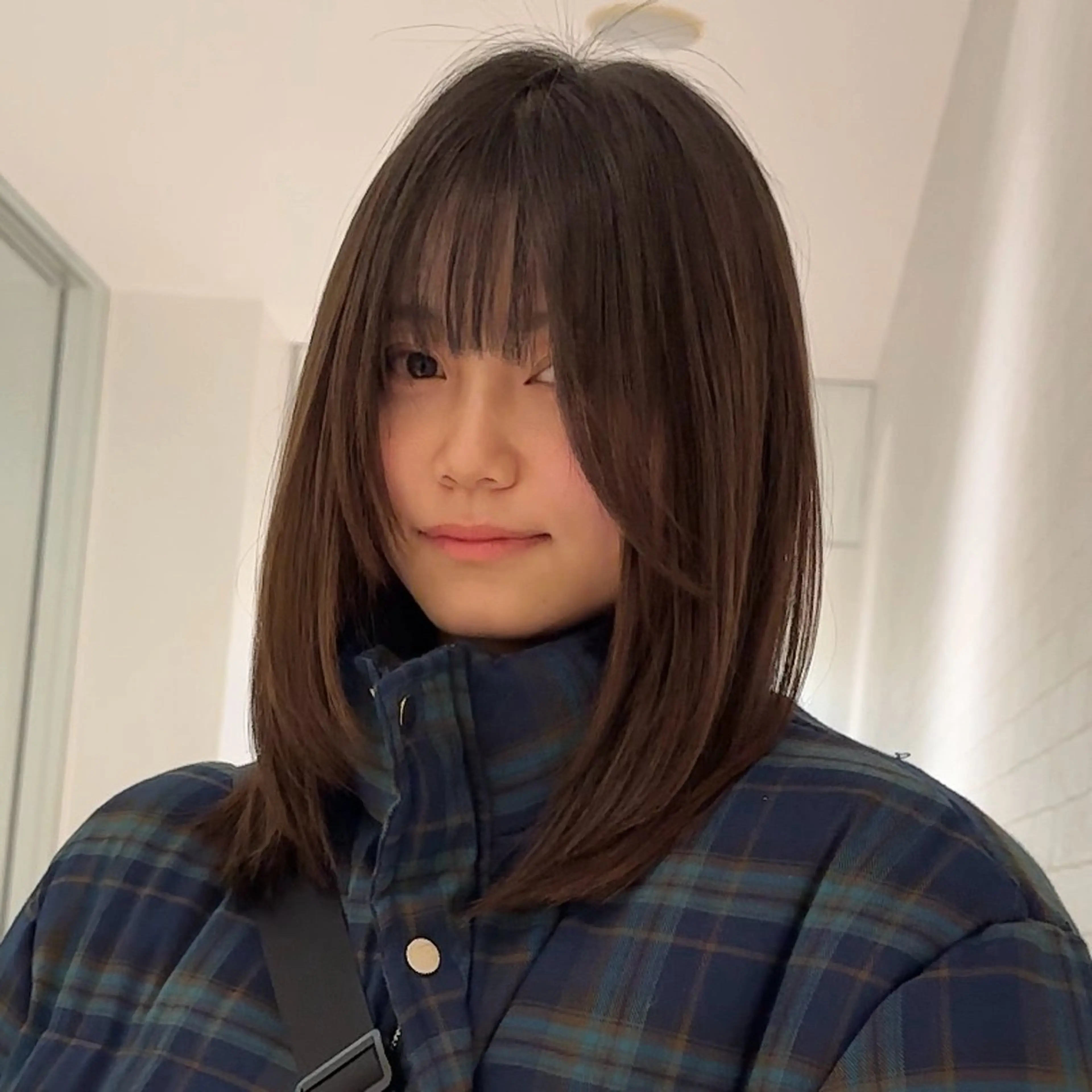 ミディアム 岸本 理希のヘアスタイル