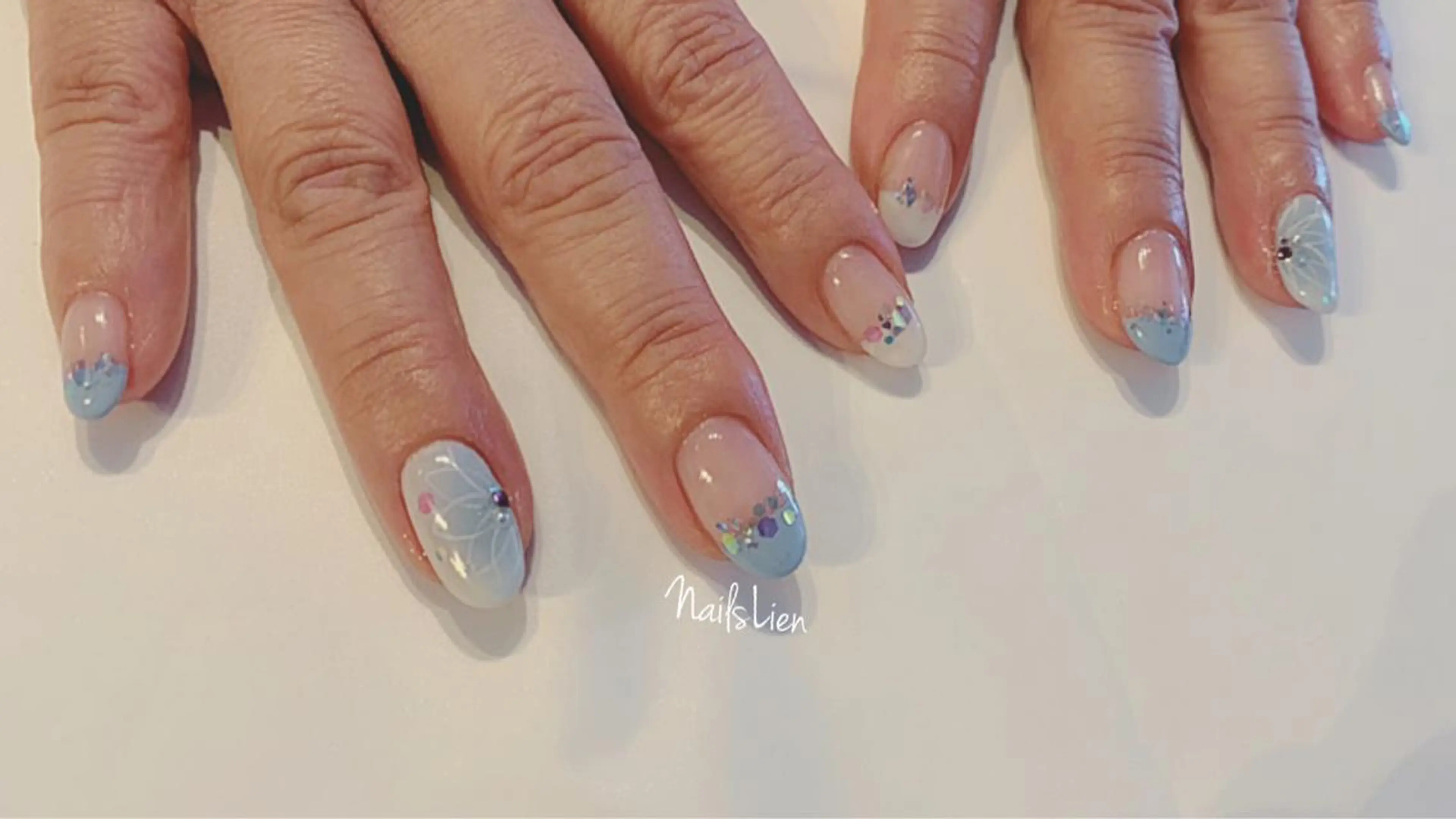 ネイル フラワーネイル フレンチネイル 水色 夏ネイル studio e n / RiNのネイルデザイン