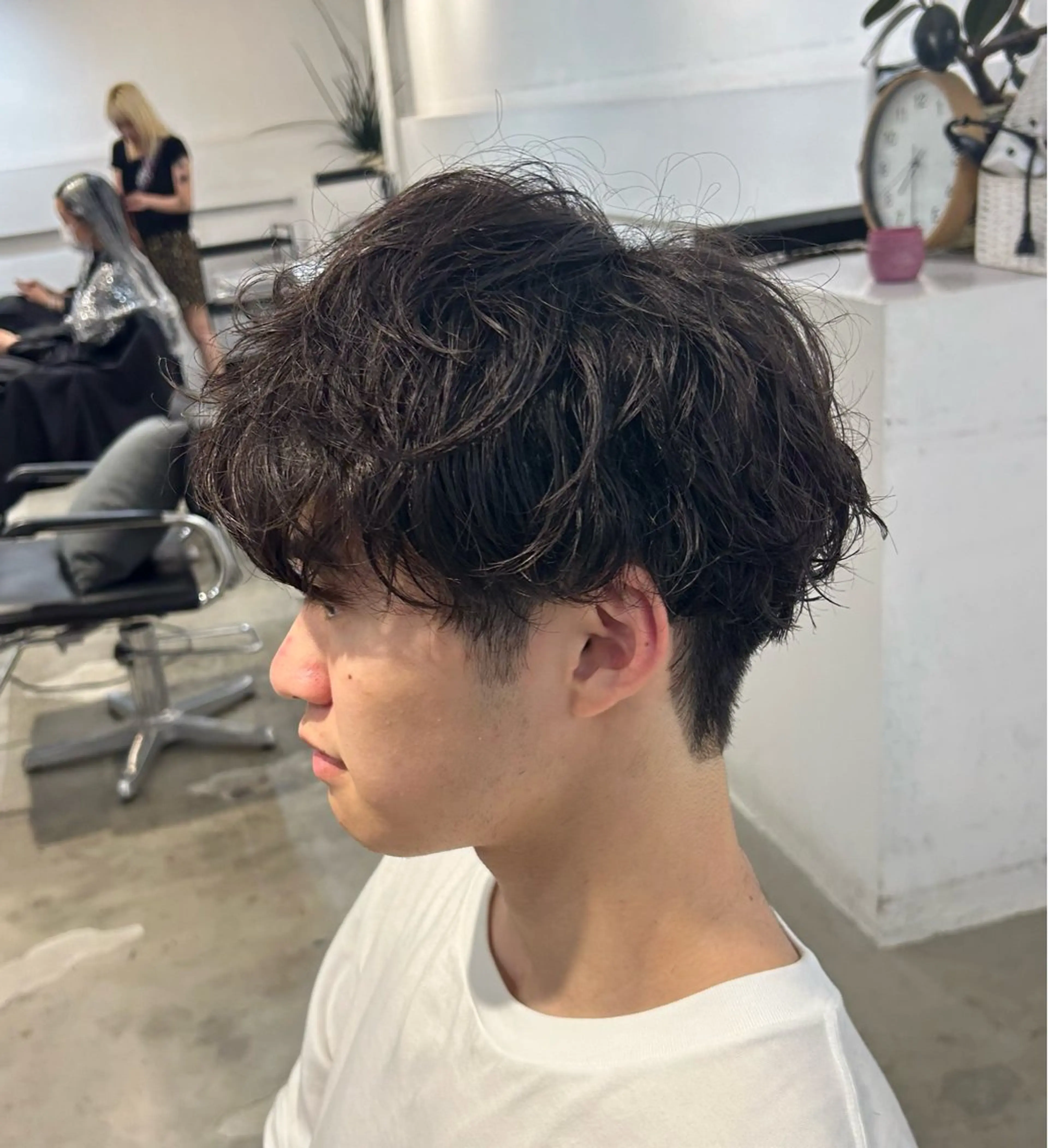 パーマ メンズ ビジネス センターパート フェードカット フェザーパーマ メンズ韓国風 カット パーマ メンズパーマ特化 💈藤田晃志のヘアスタイル