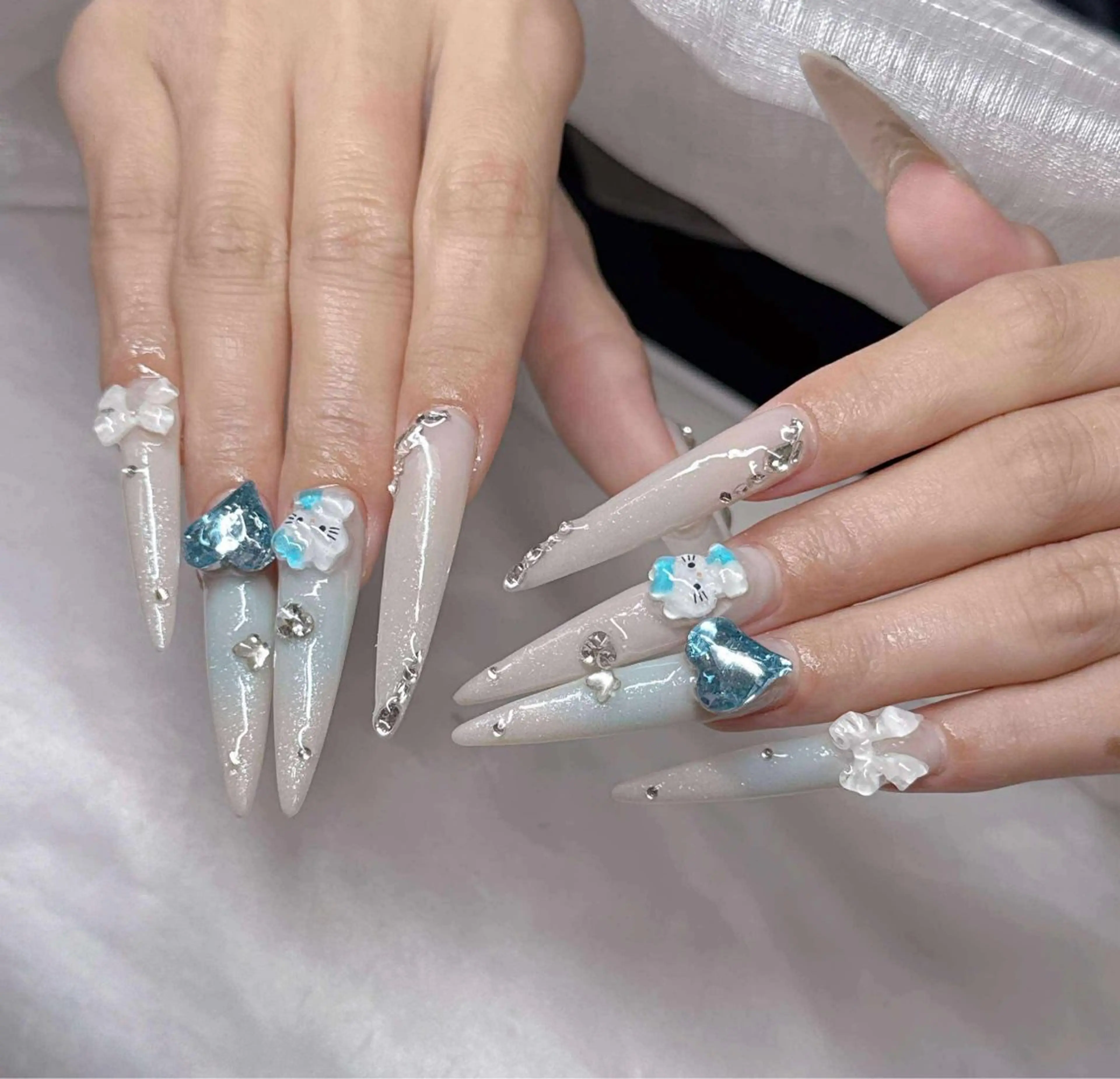 ネイル 長さ出し グラデーション 卒業式 キラキラネイル マグネットネイル ハンドネイル Lee Nailsのネイルデザイン