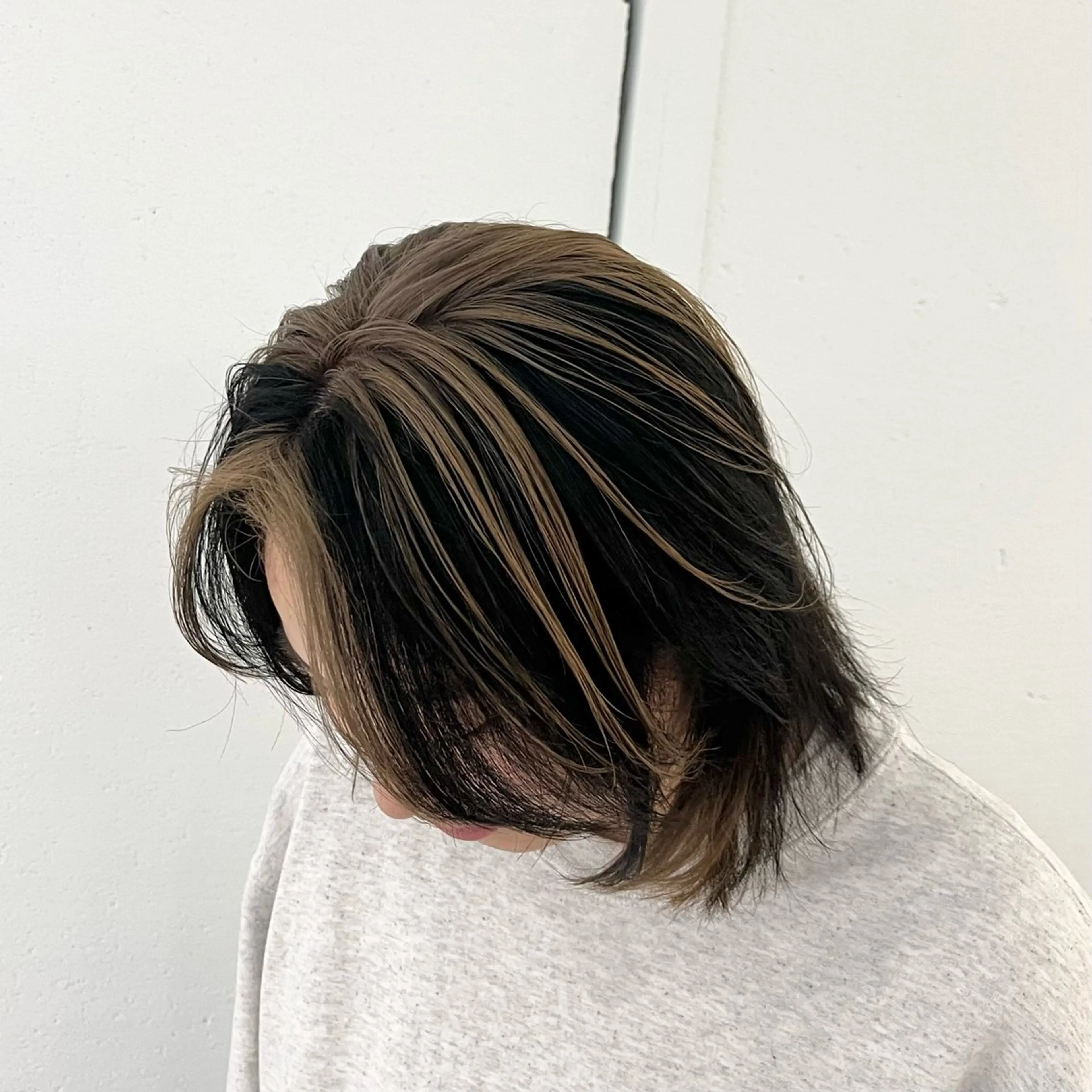 ミディアム カラー ブリーチ ヘアカラー トリートメント 顔周りカット／透明感 カラー／Kurumeのヘアスタイル