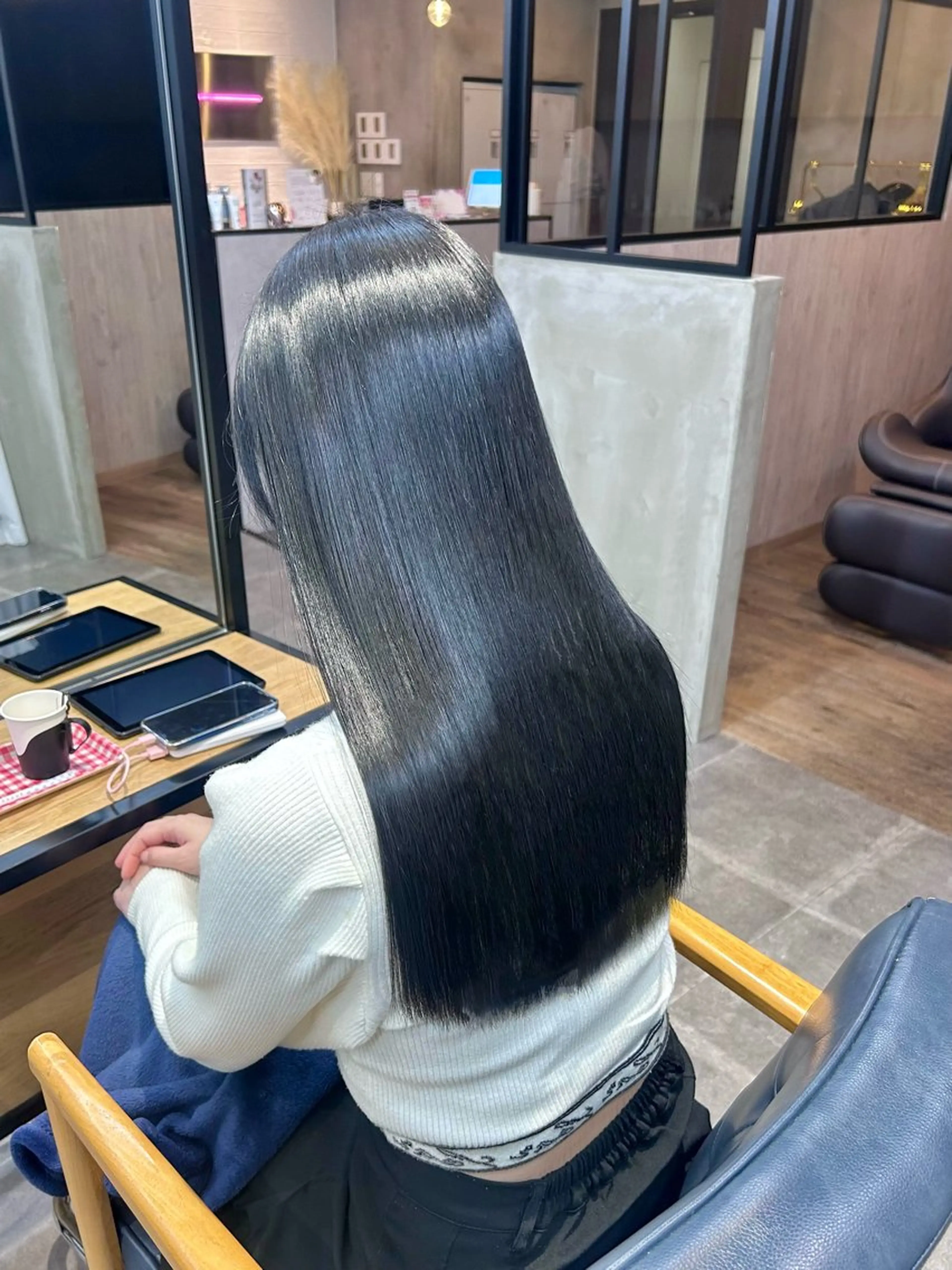 【透明感🌈】艶カラー+3ステップトリートメントの写真