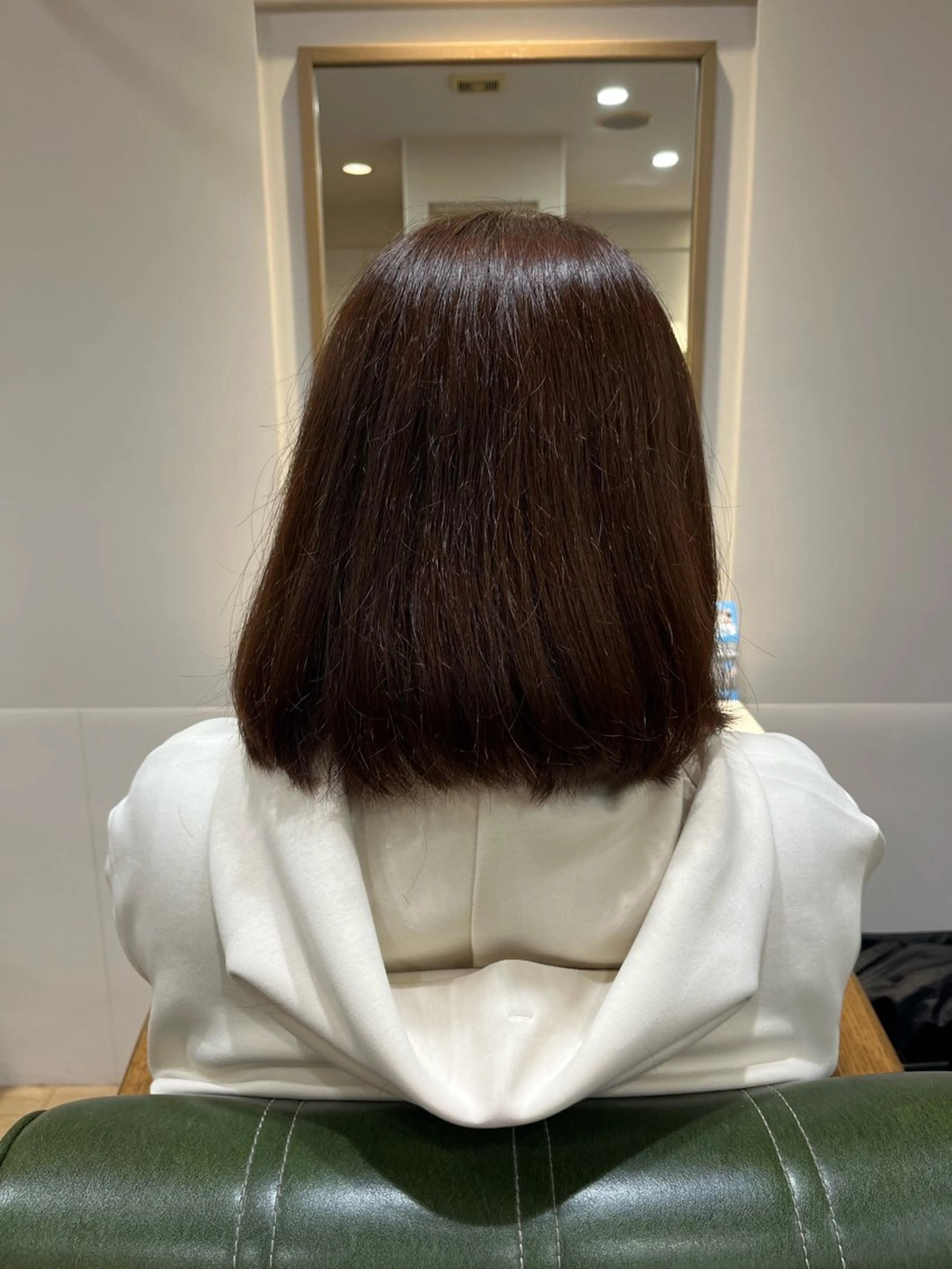 ミディアム チョコレートブラウン 小鴨 美佳のヘアスタイル