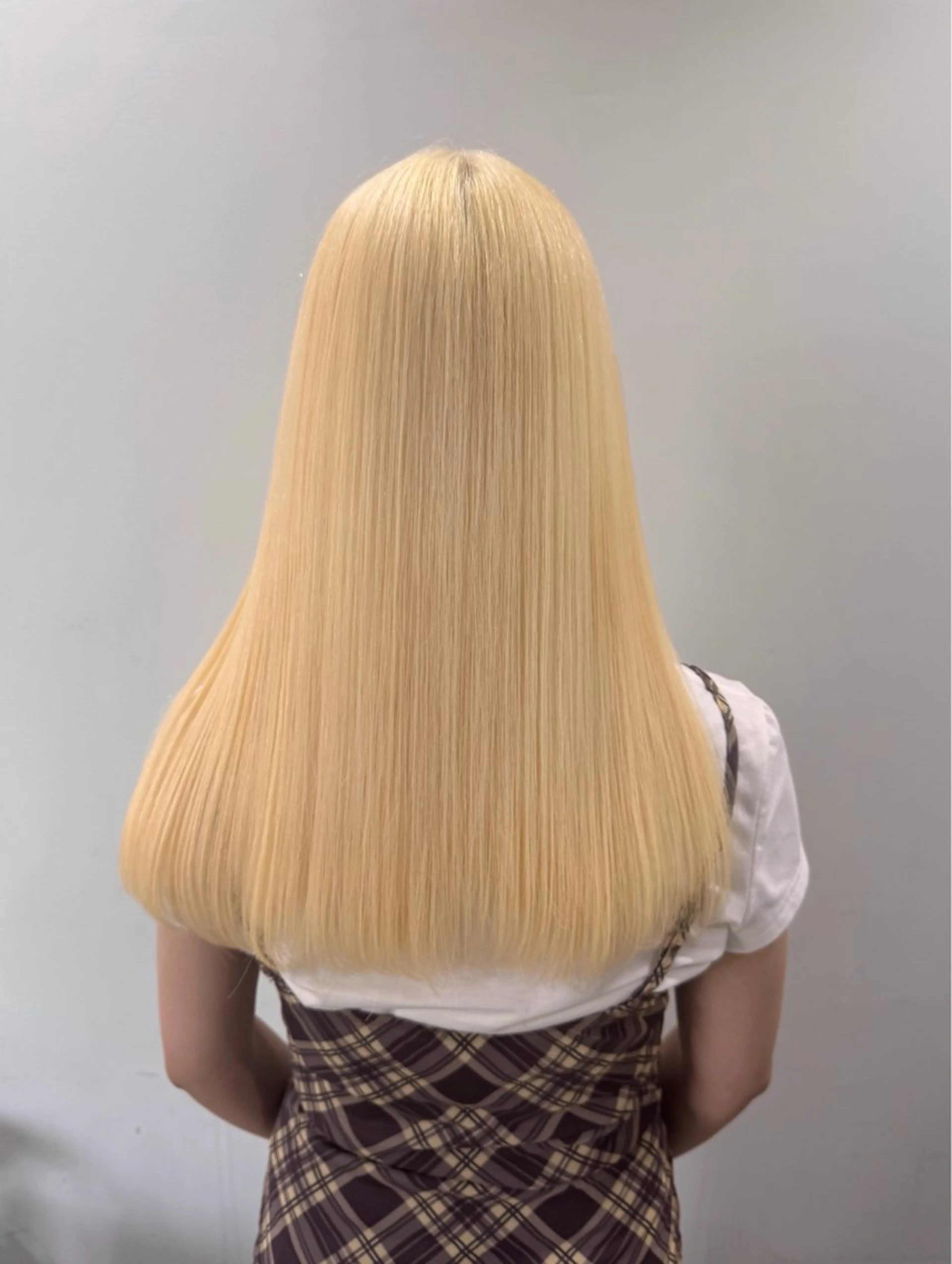 ロング カラー アディクシーカラー ブリーチ 抜きっぱなしブロンド ブロンド 透明感カラー ヘアカラー トリートメント ヘッドスパ ブリーチカラー🦖 岡部木乃夏のヘアスタイル