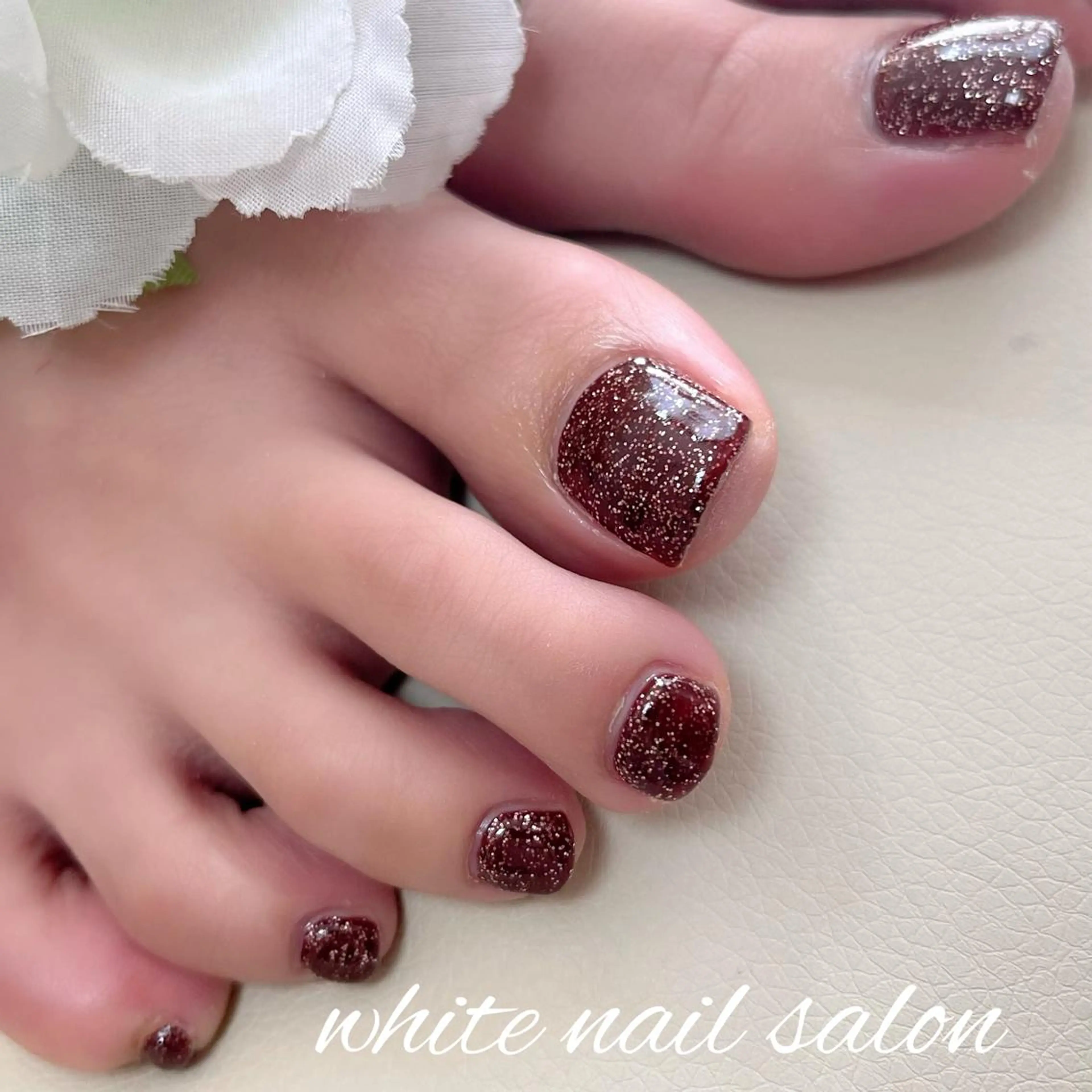 ネイル フットネイル ジェルネイル ハードジェル ラメ(グリッター) 持ち込み フットネイル white nail salonのネイルデザイン