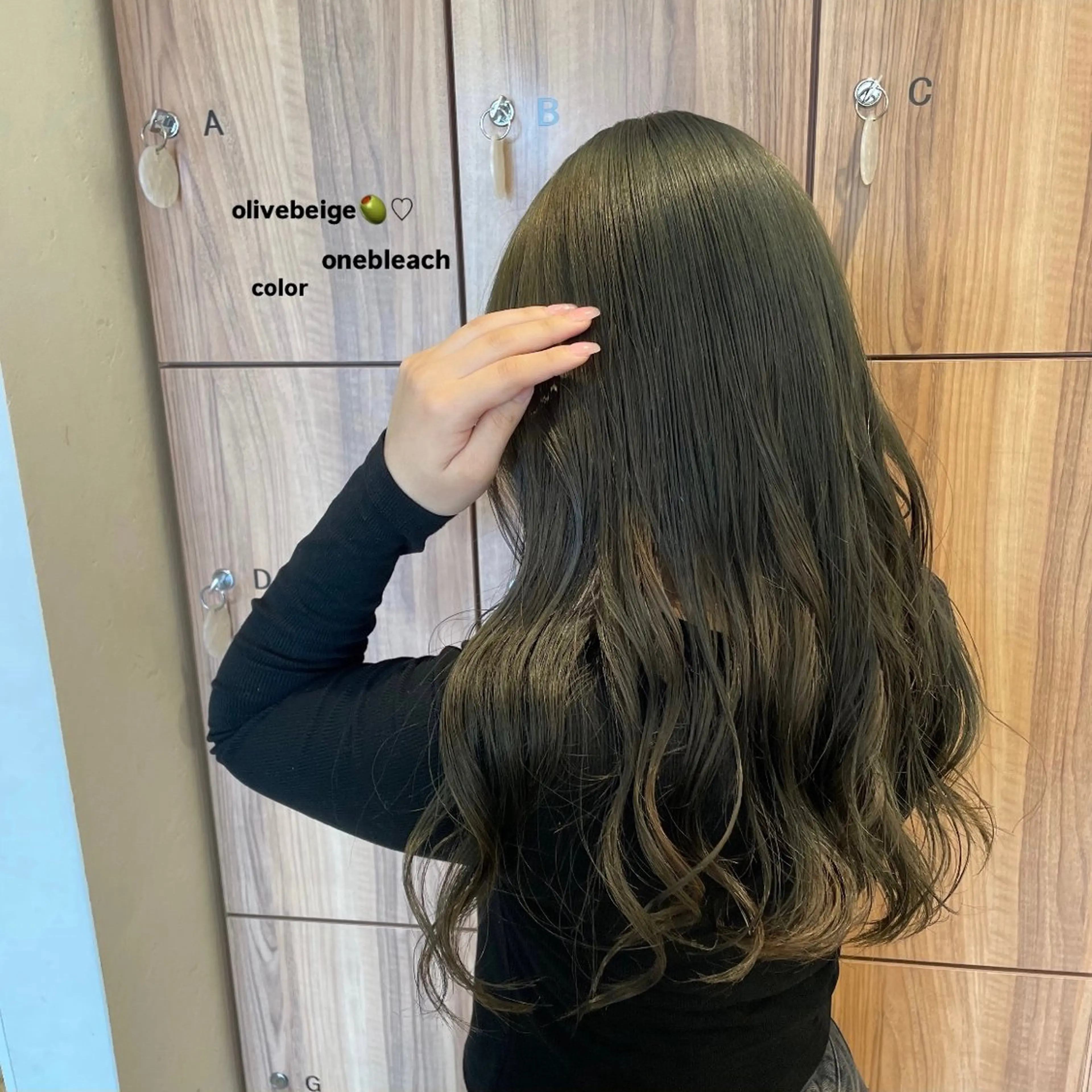 ロング ヘアカラー 小宮山 桃加のヘアスタイル