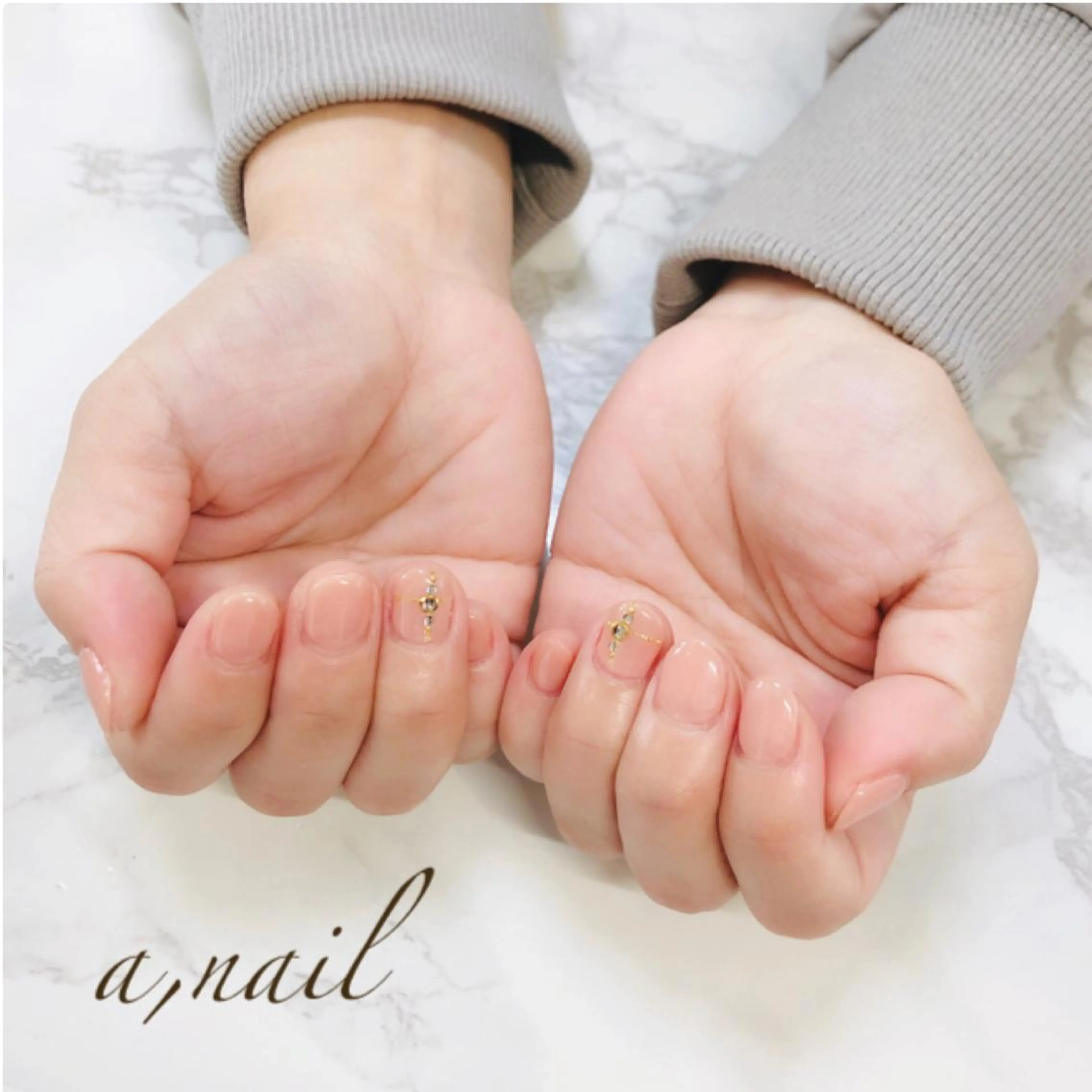 ネイル フットネイル ラメ(グリッター) ニュアンスネイル オフィスネイル ワンカラーネイル ハンドネイル ネイルサロン エーネイルのネイルデザイン