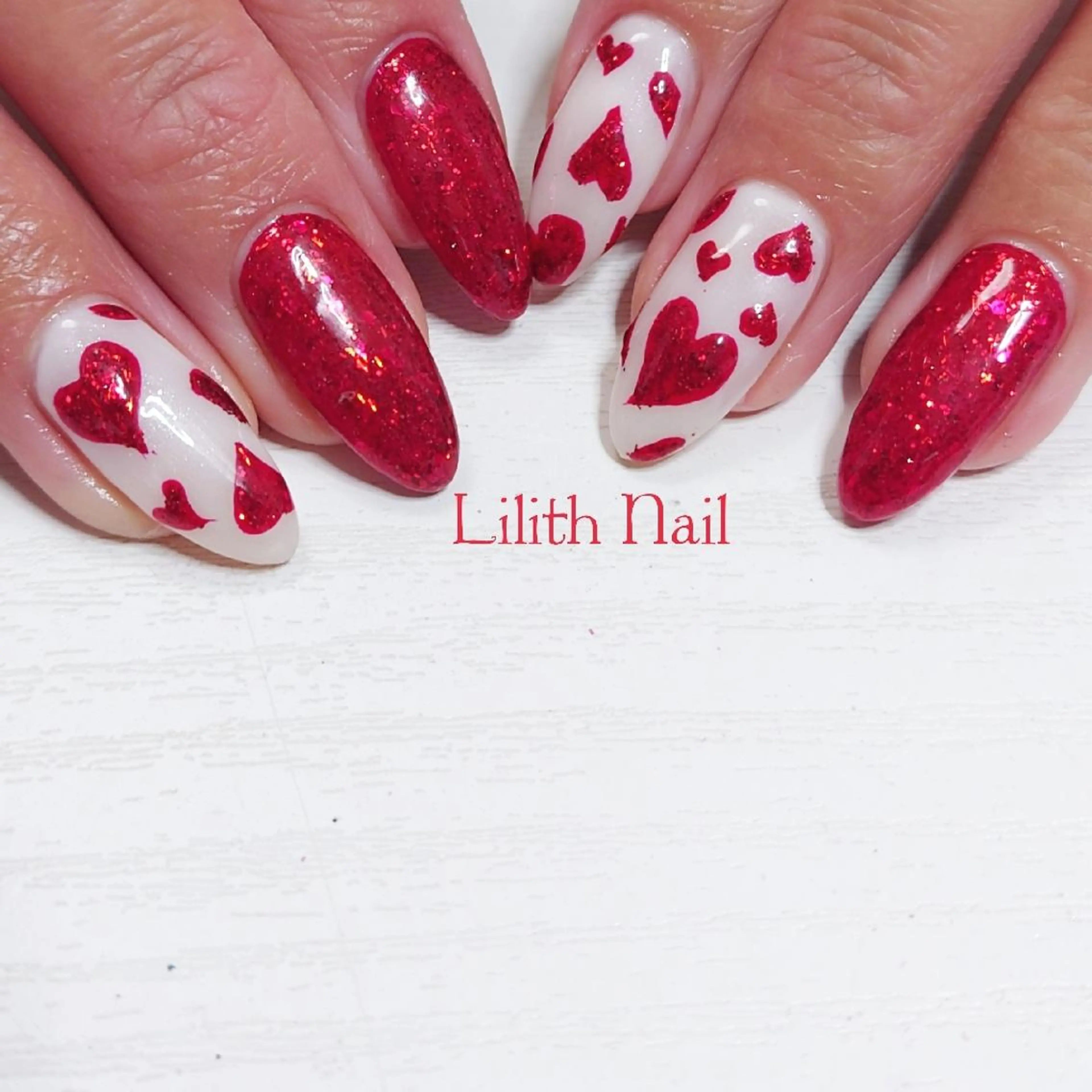 ネイル ハート キラキラネイル ラメ(グリッター) 赤色 バレンタイン ハンドネイル Lilith Nailのネイルデザイン