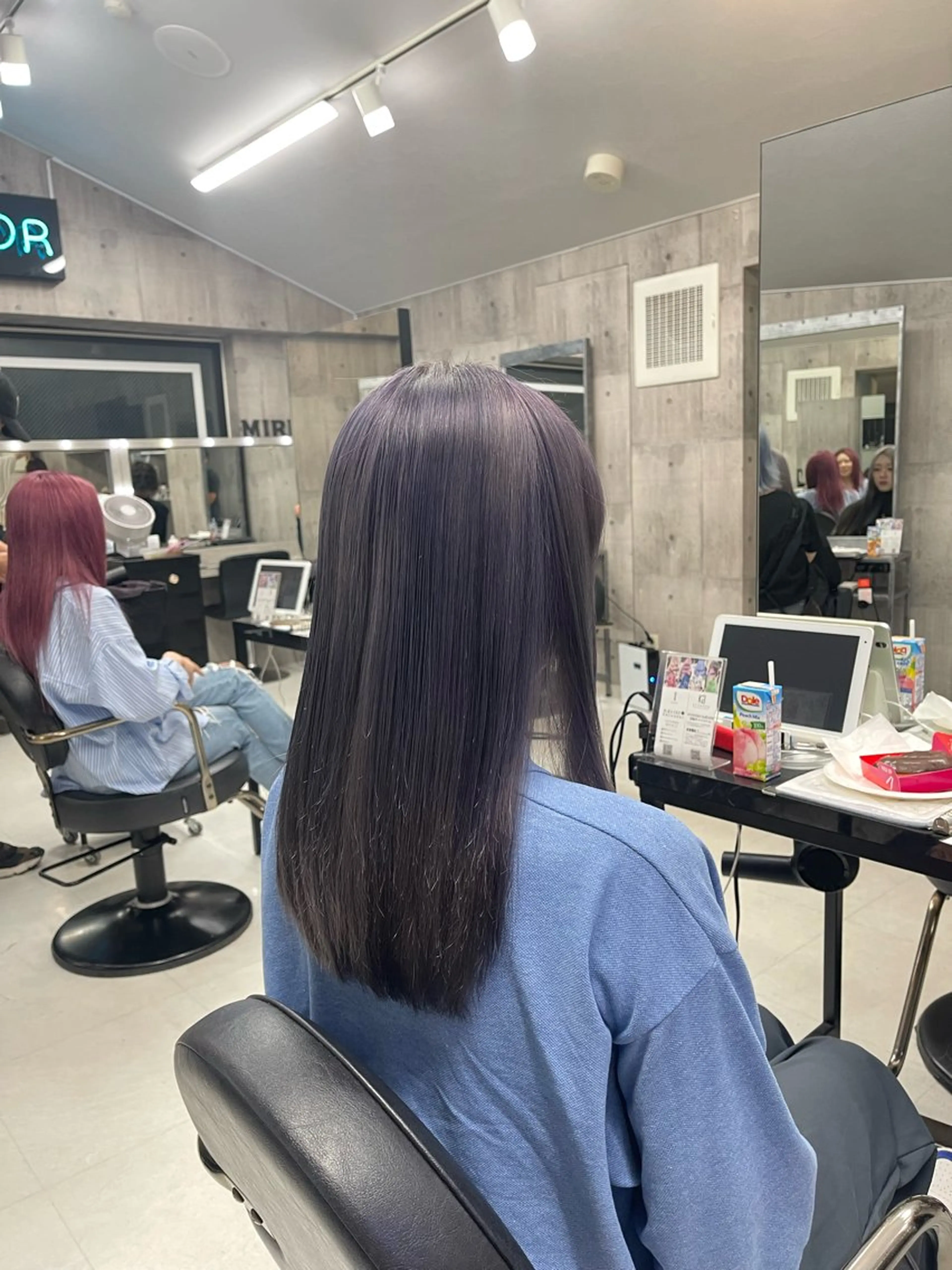 ロング カラー レイヤーの魔術師 𓍼takumi𓍼のヘアスタイル