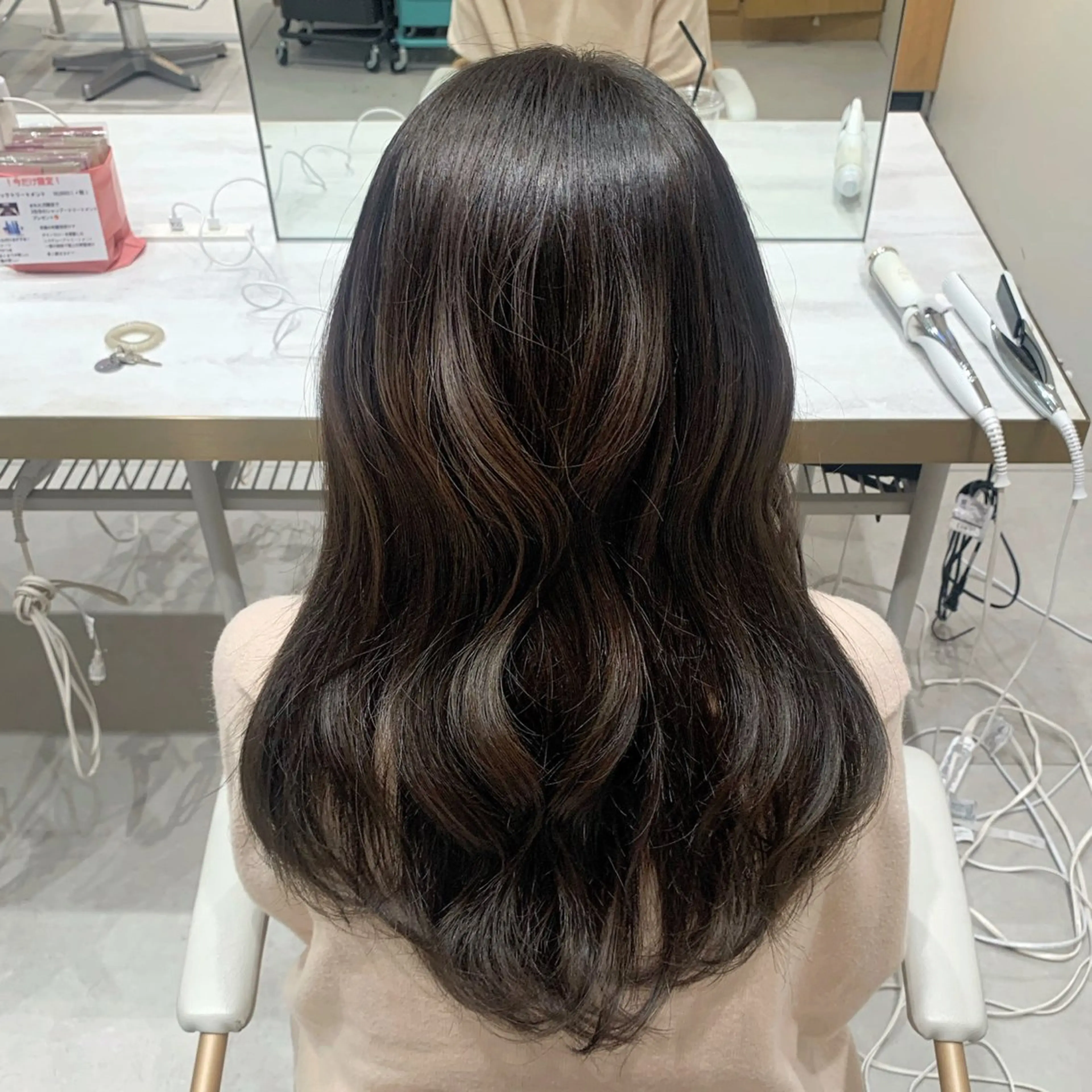 セミロング カラー ヘアアレンジ ヘアカラー トリートメント 内田 志乃のヘアスタイル