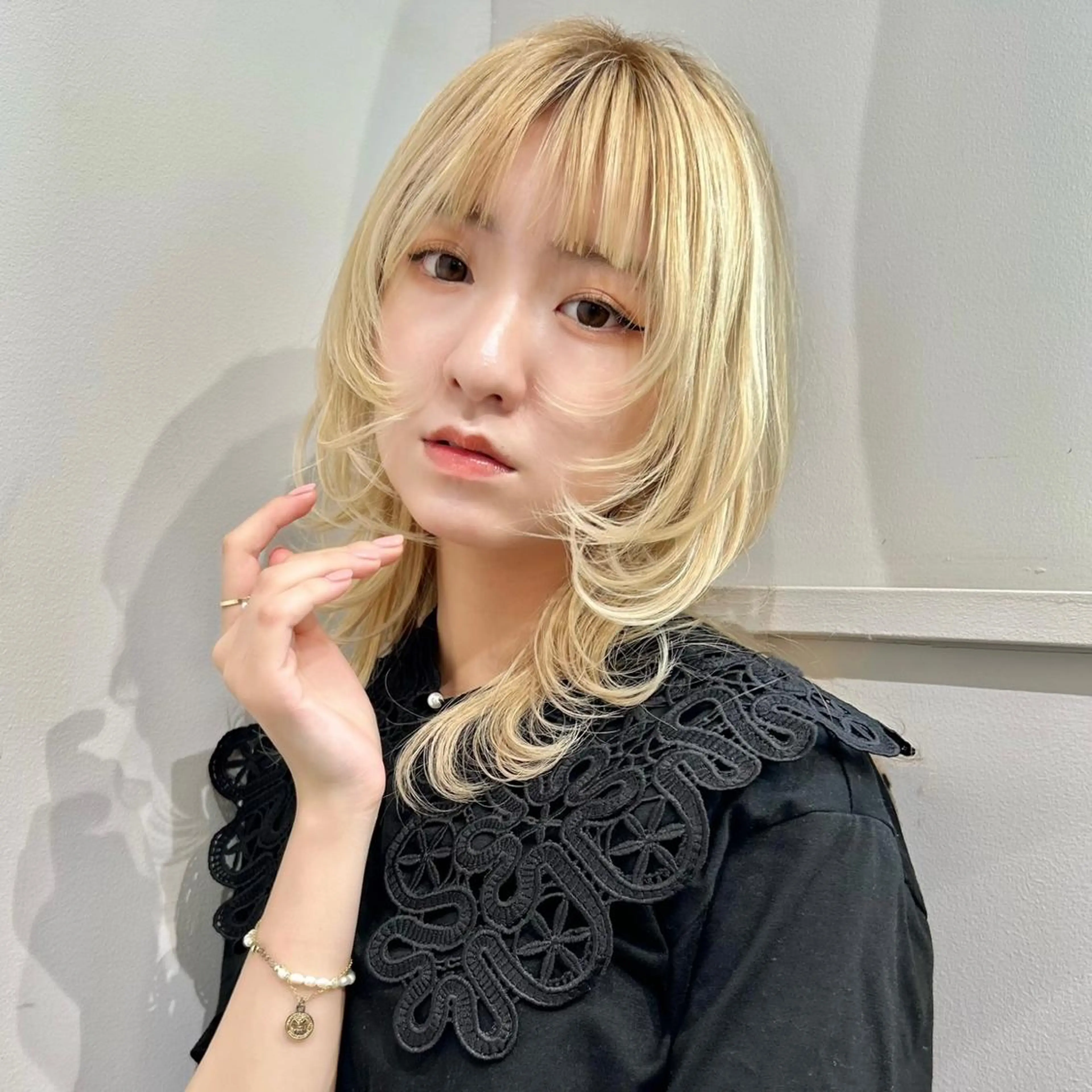 ロング カラー ブリーチ 抜きっぱなしブロンド ブロンド ケアブリーチ 顔まわりレイヤー ヘアカラー 🌺ウルフカット職人 新垣渚🐺のヘアスタイル