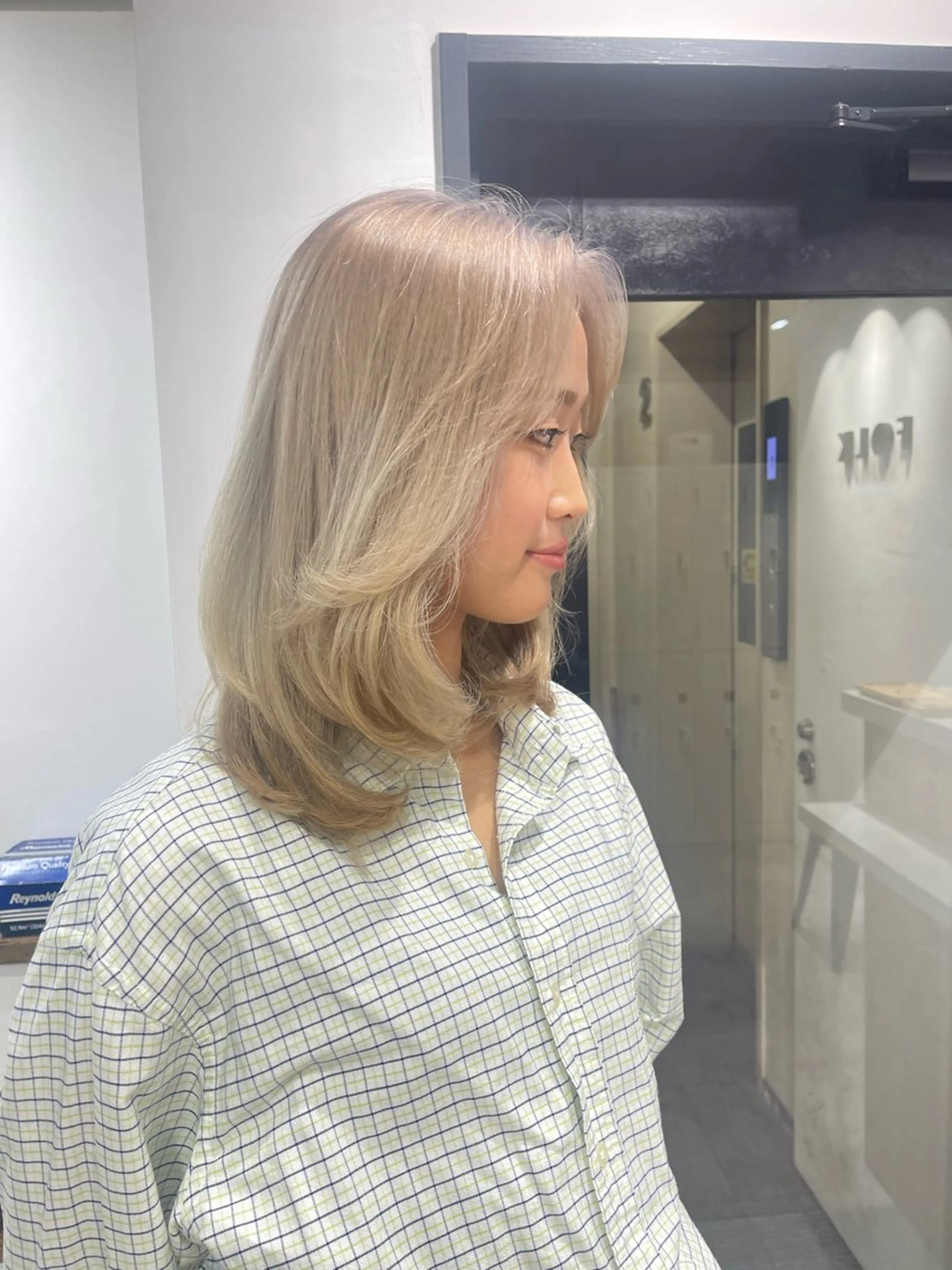 ミディアム カラー ブリーチ 白髪ぼかしハイライト バレイヤージュヤマトのヘアスタイル