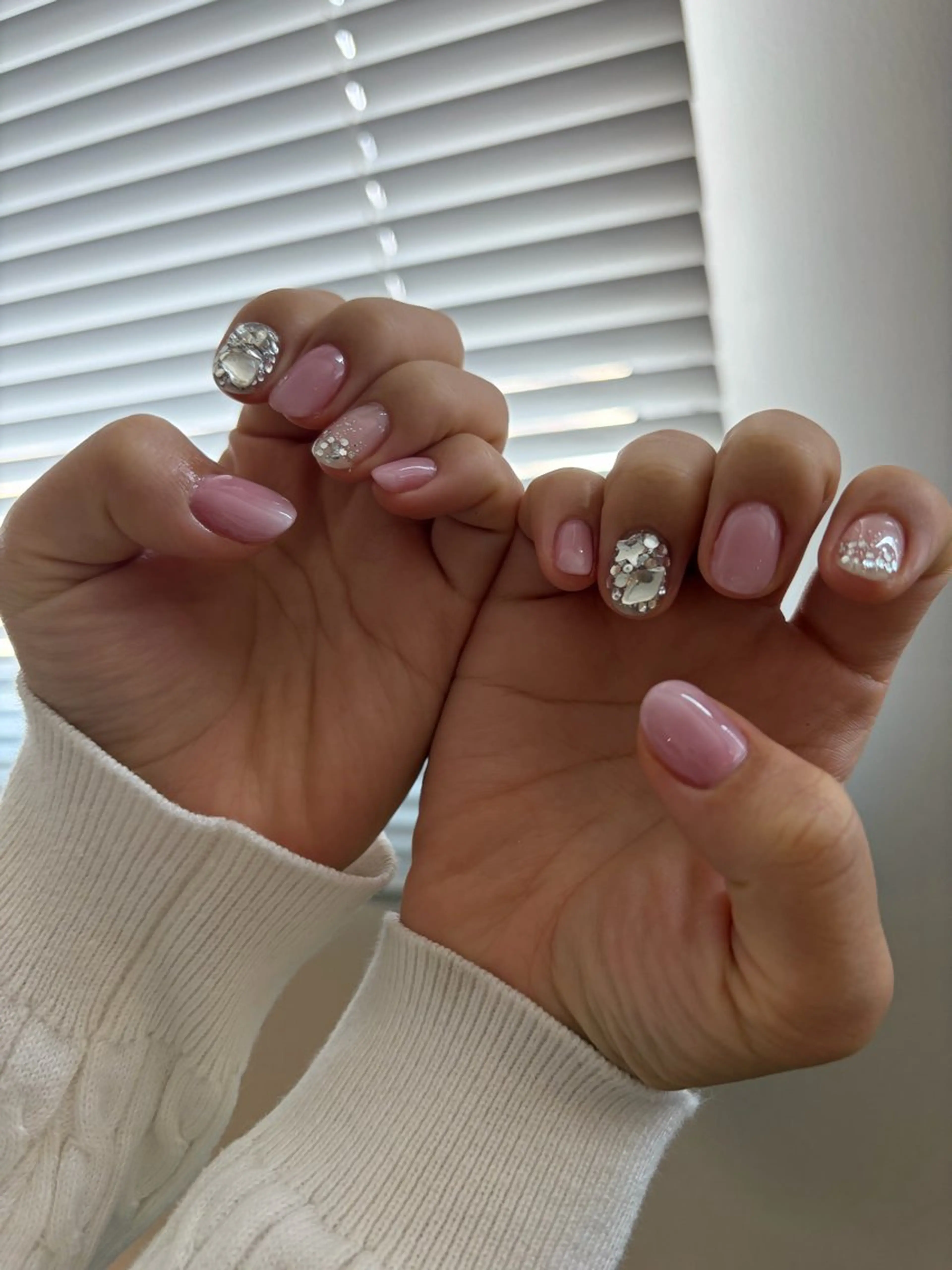 ネイル ストーンネイル ANNE ayakaのネイルデザイン