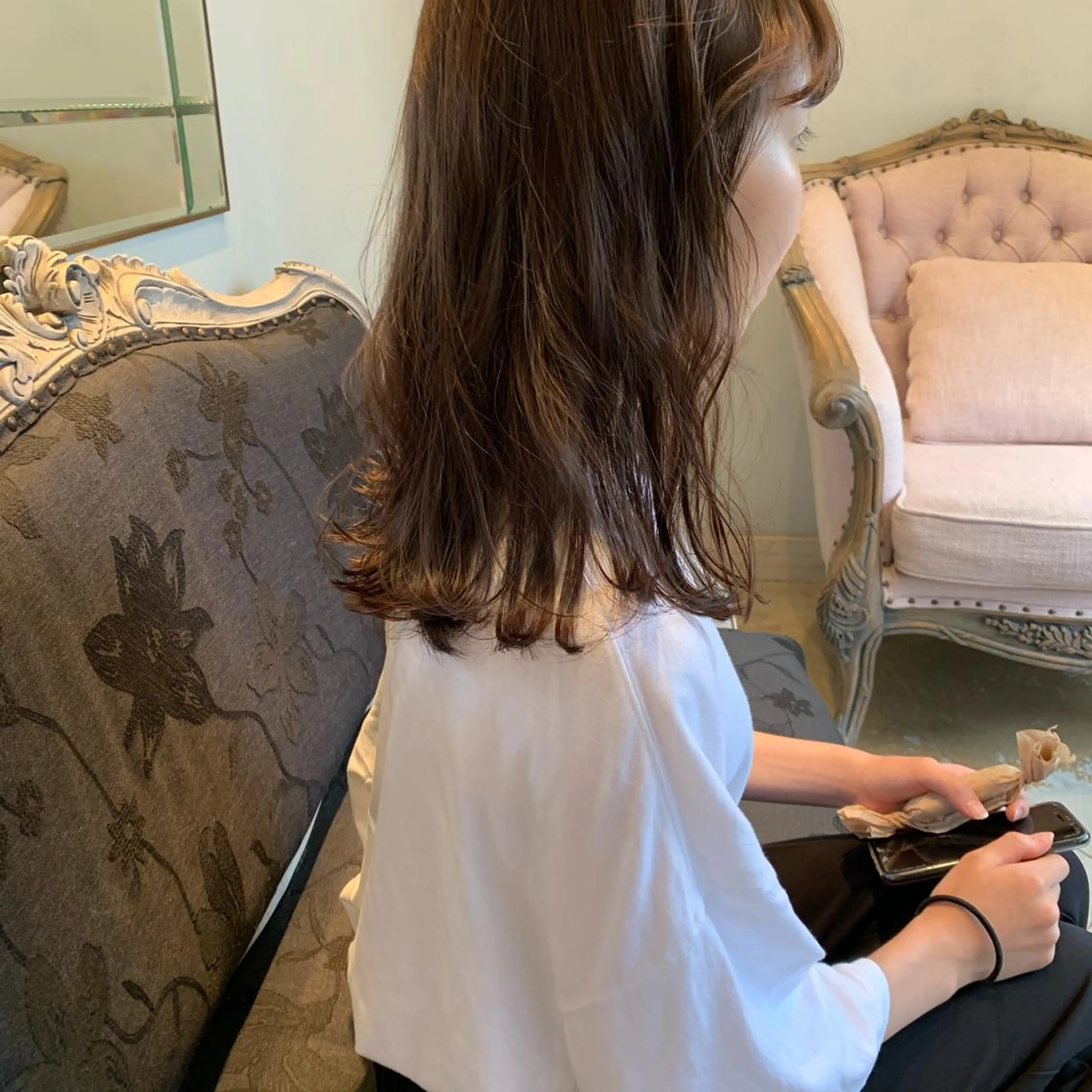 ロング カット ヘアカラー SAKINO. ベージュカラーのヘアスタイル