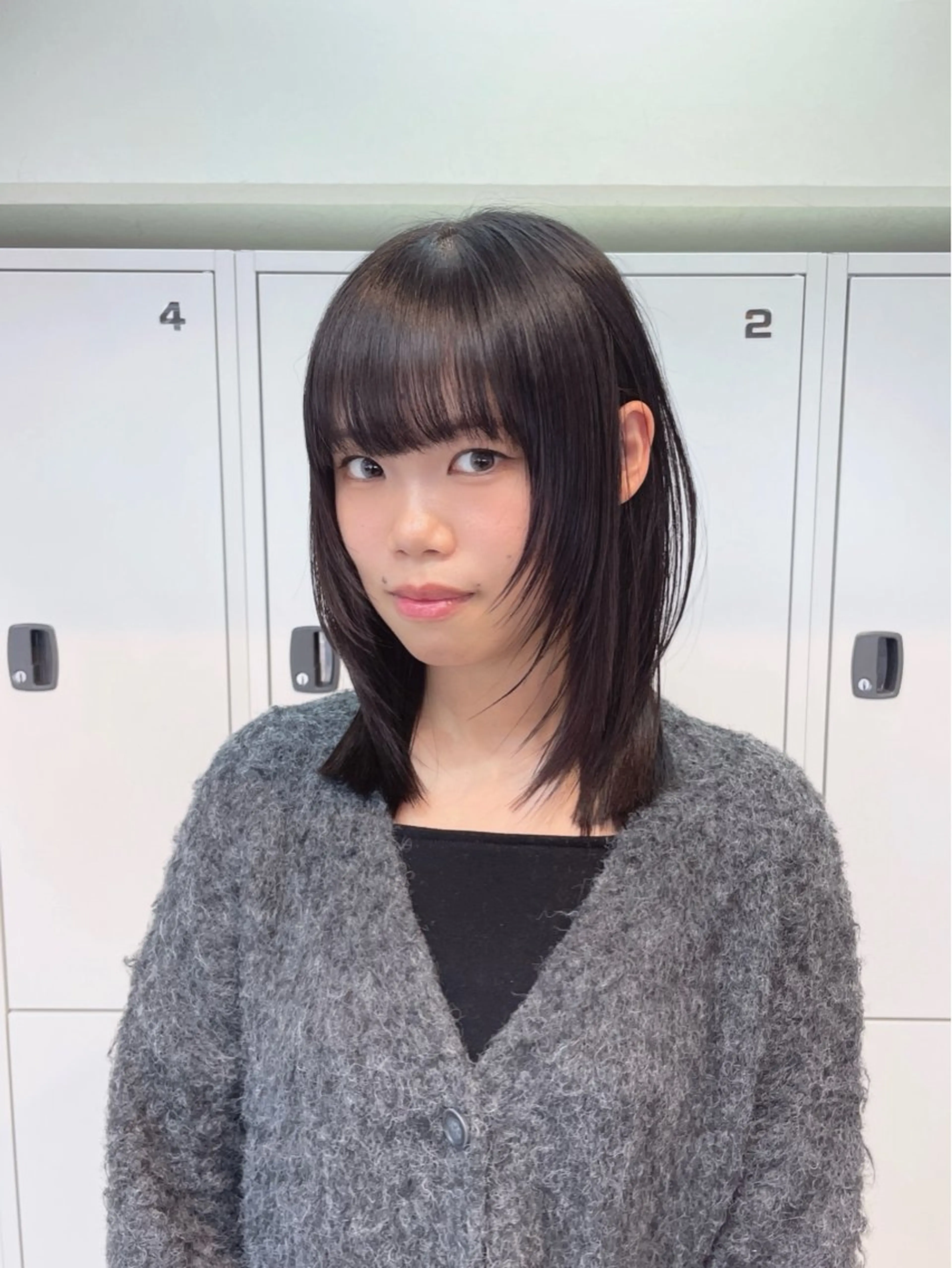 ミディアム カラー 黒髪 ナチュラルブラック 顔まわりレイヤー レイヤーカット yu-kaハッシュ カット/韓国レイヤーのヘアスタイル