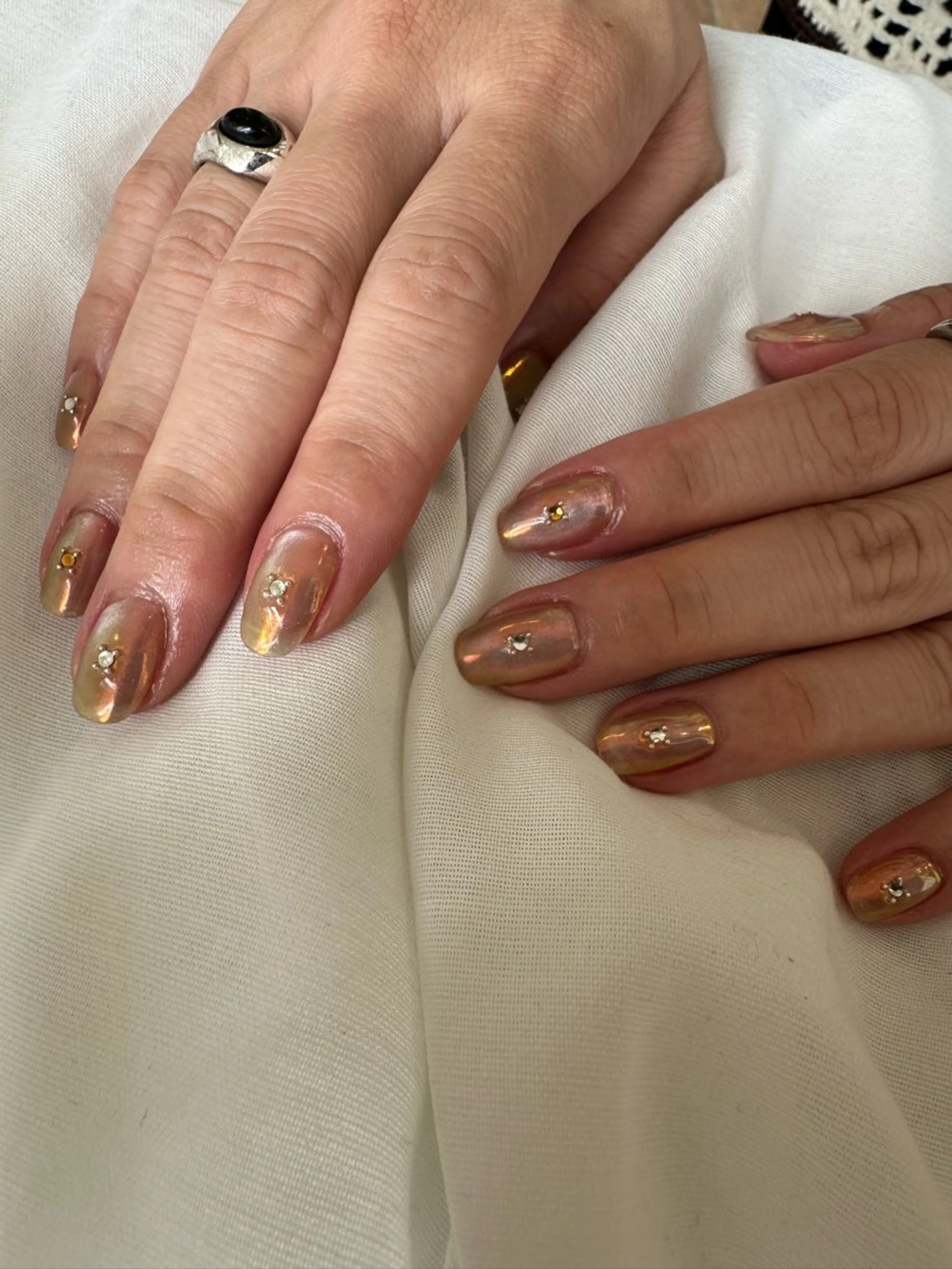 ネイル オーロラネイル ハンドネイル 佐藤 穂乃香のネイルデザイン