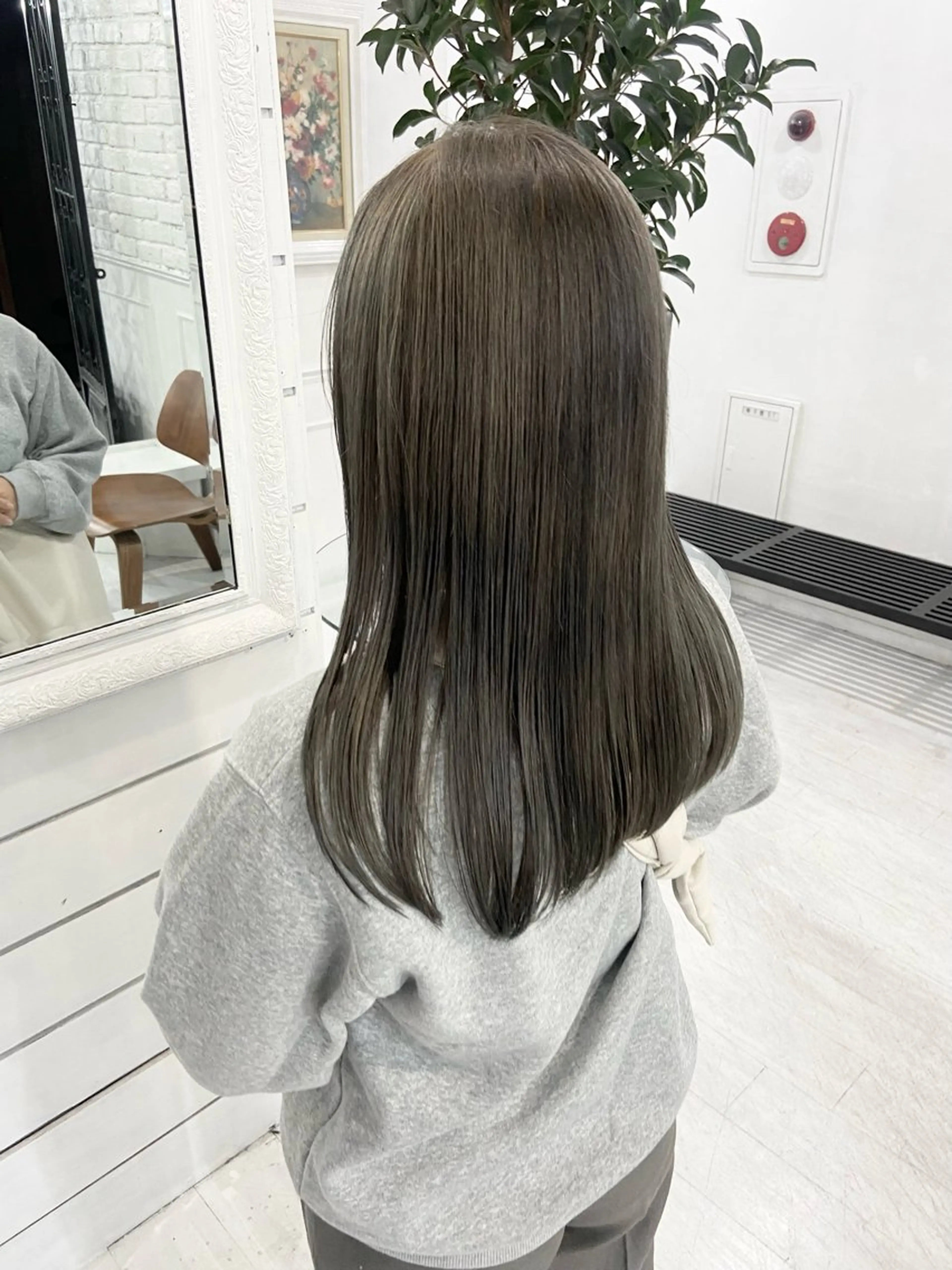 ミディアム カラー バレイヤージュ ミストバング ベージュカラー ブリーチ 抜きっぱなしブロンド 札幌ブリーチカラー/ ダブルカラー/ドイのヘアスタイル