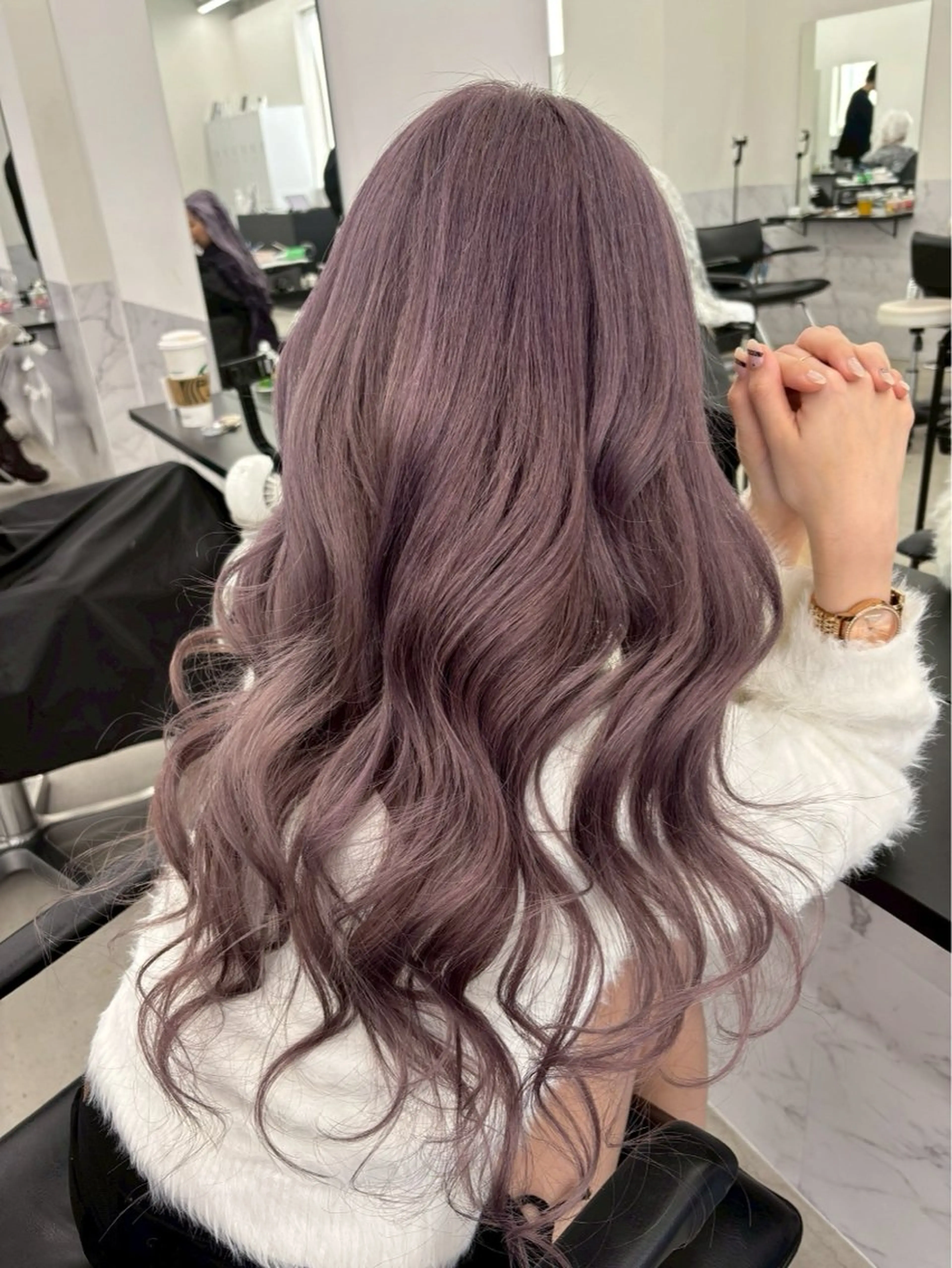 ロング ヘアカラー 大平 琶月のヘアスタイル