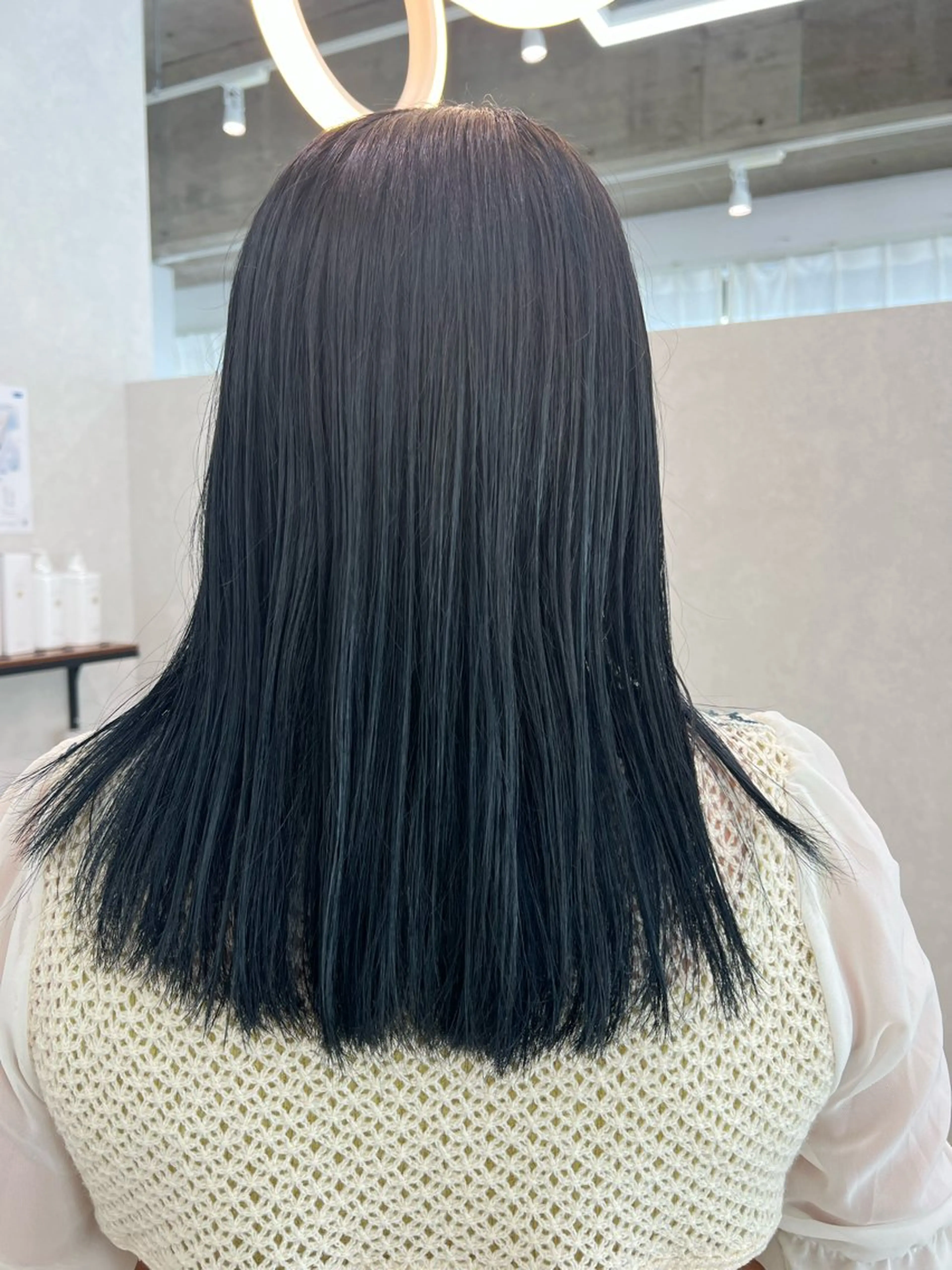 セミロング 岡島 実里のヘアスタイル