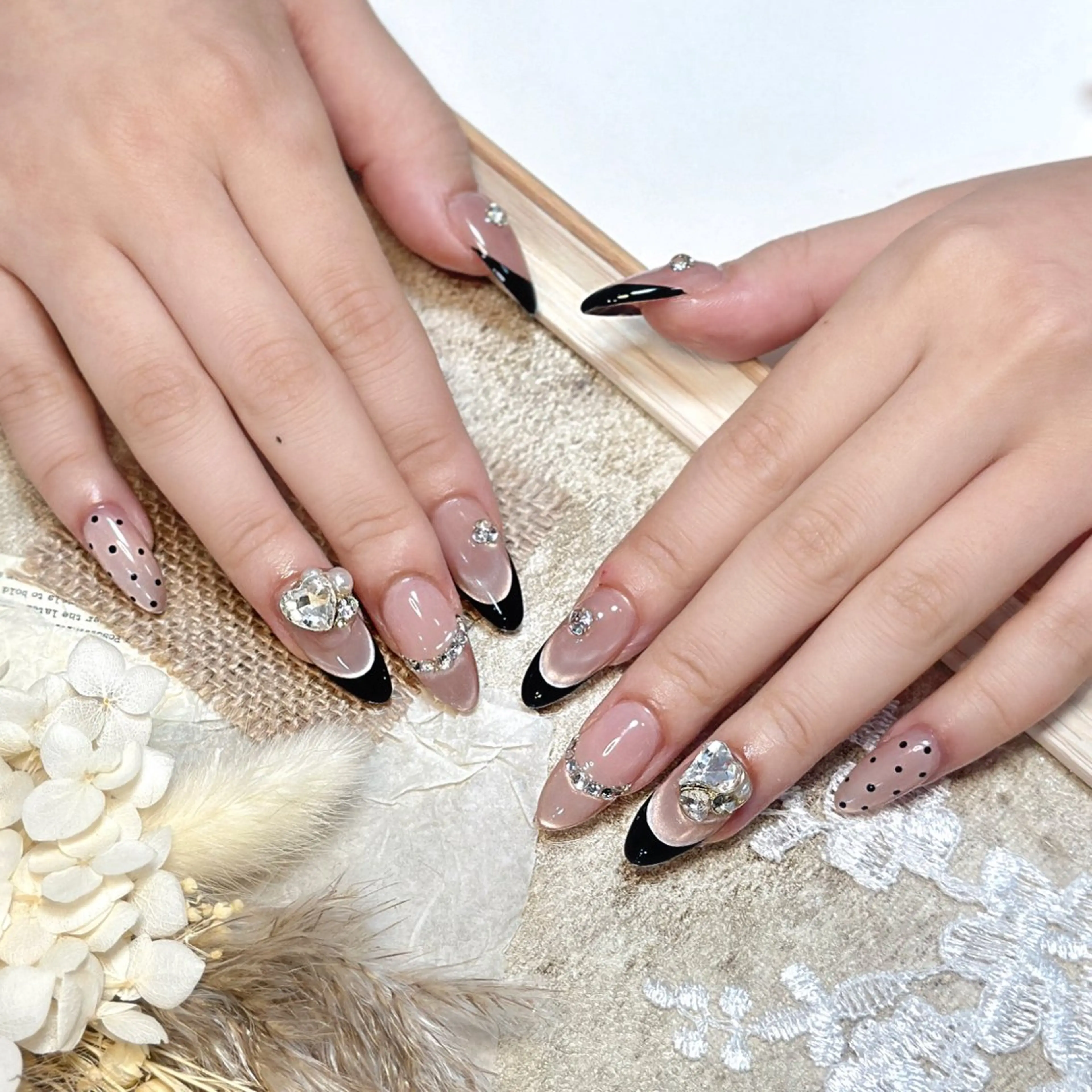 ネイル アートネイル オーロラネイル チークネイル フレンチネイル ガラスフレンチ ハンドネイル 🎀YooLi Nail salonのネイルデザイン