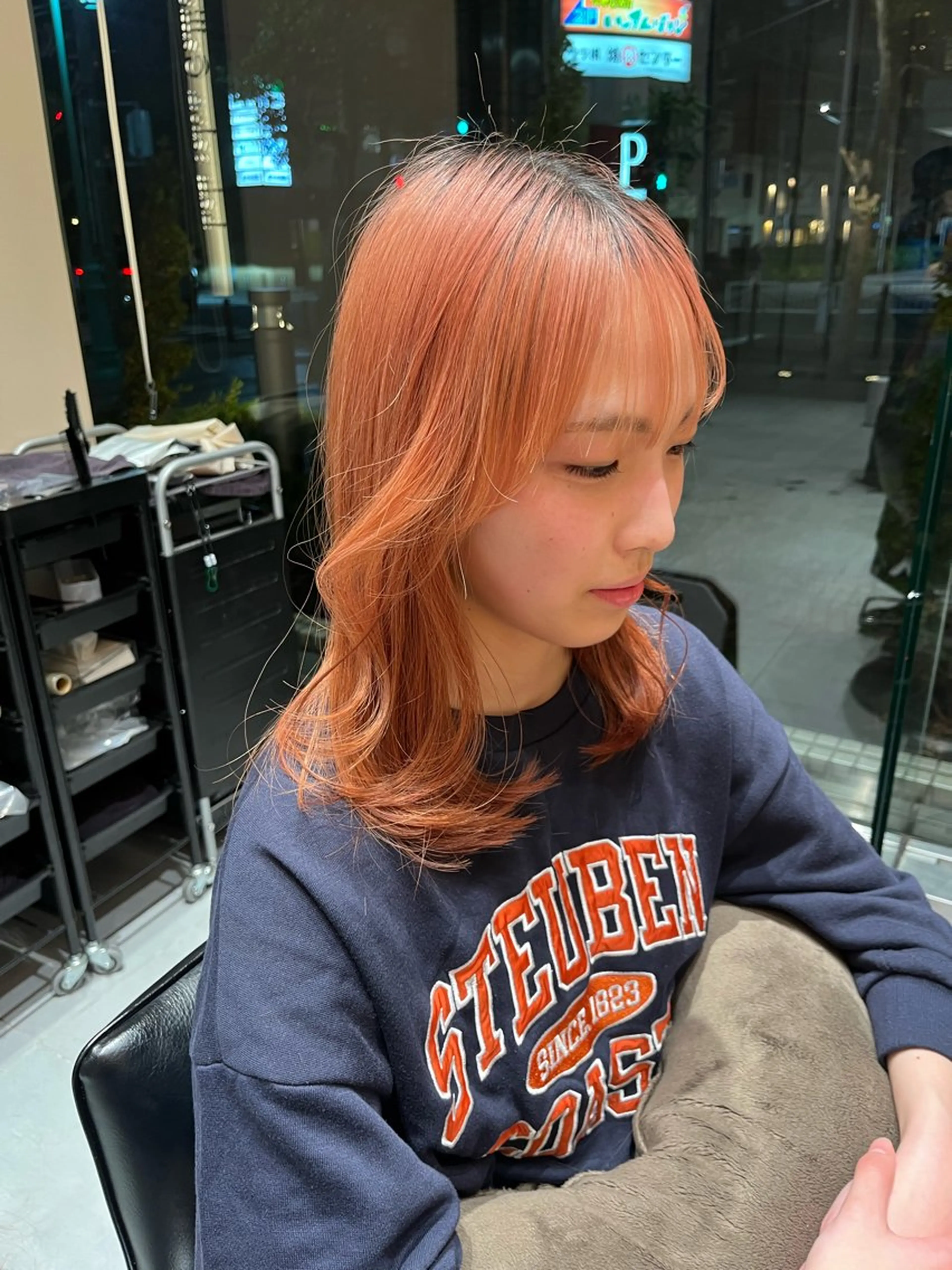 セミロング ナミ🩶暗髪/暖色 ❤️/透明感/縮毛のヘアスタイル