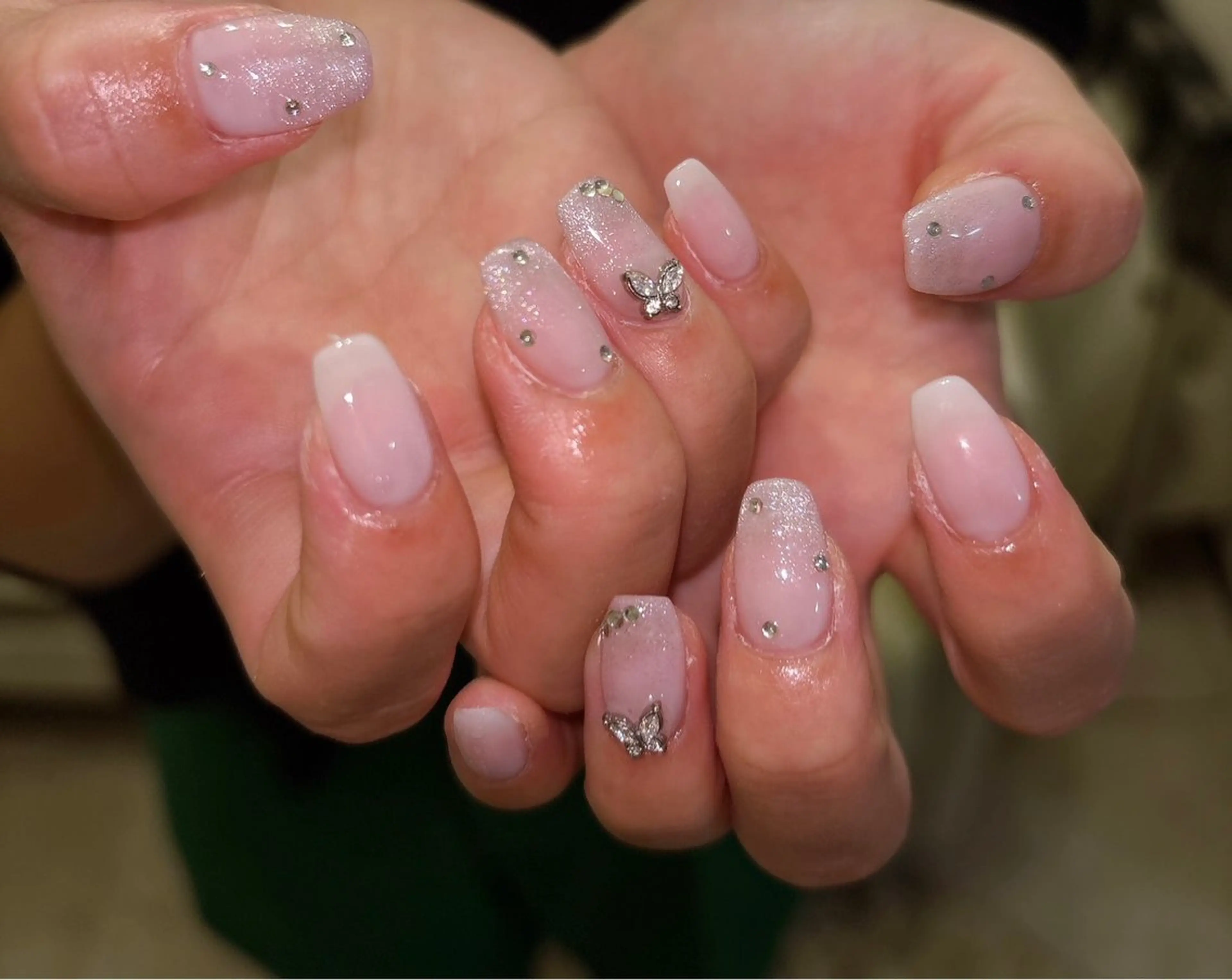 ネイル オーロラネイル フットネイル フレンチネイル ジェルネイル マグネットネイル ハンドネイル kiki nail &brow二子玉川の眉毛・アイブロウイメージ