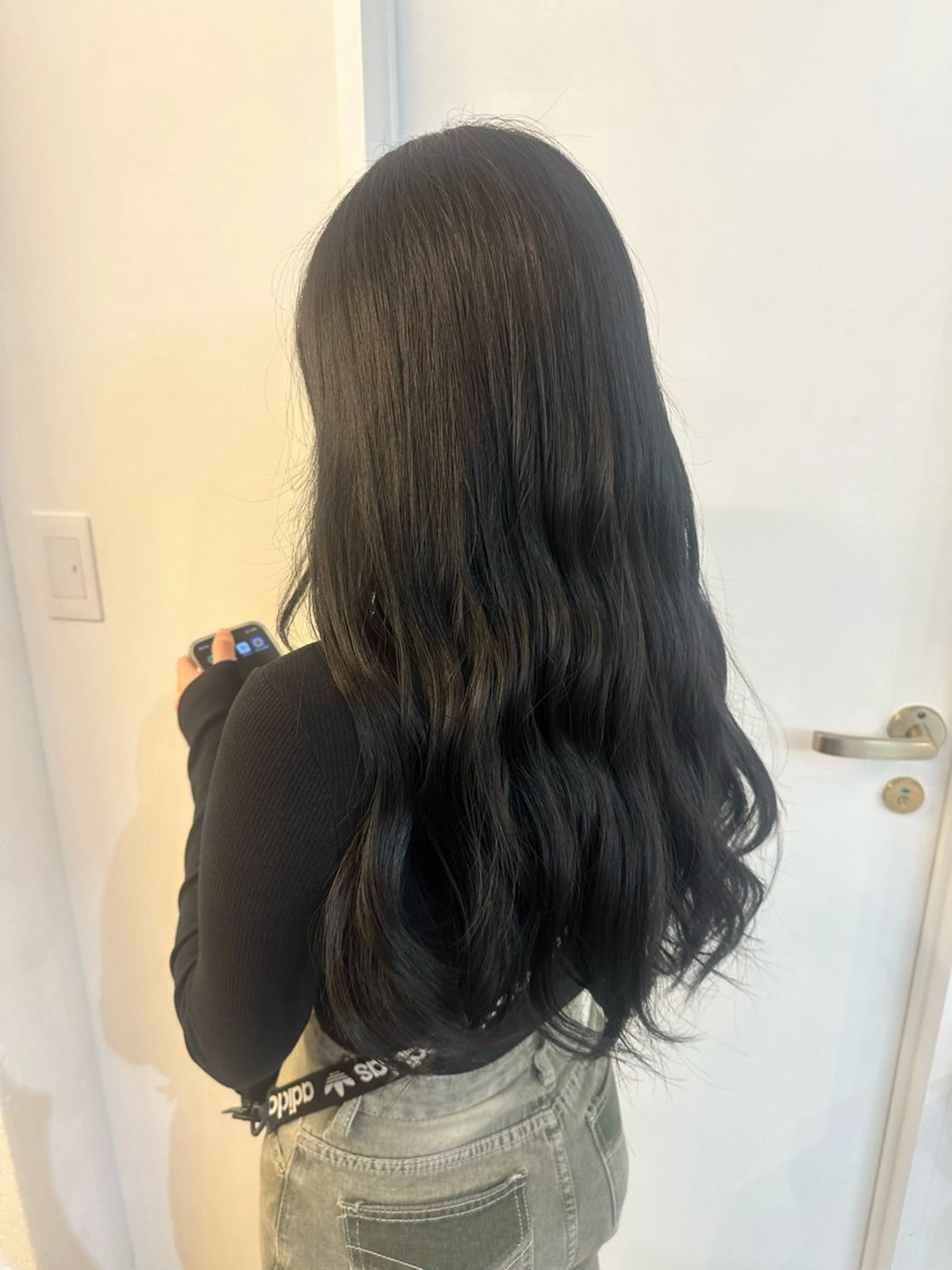 ロング カット オノ アイラのヘアスタイル