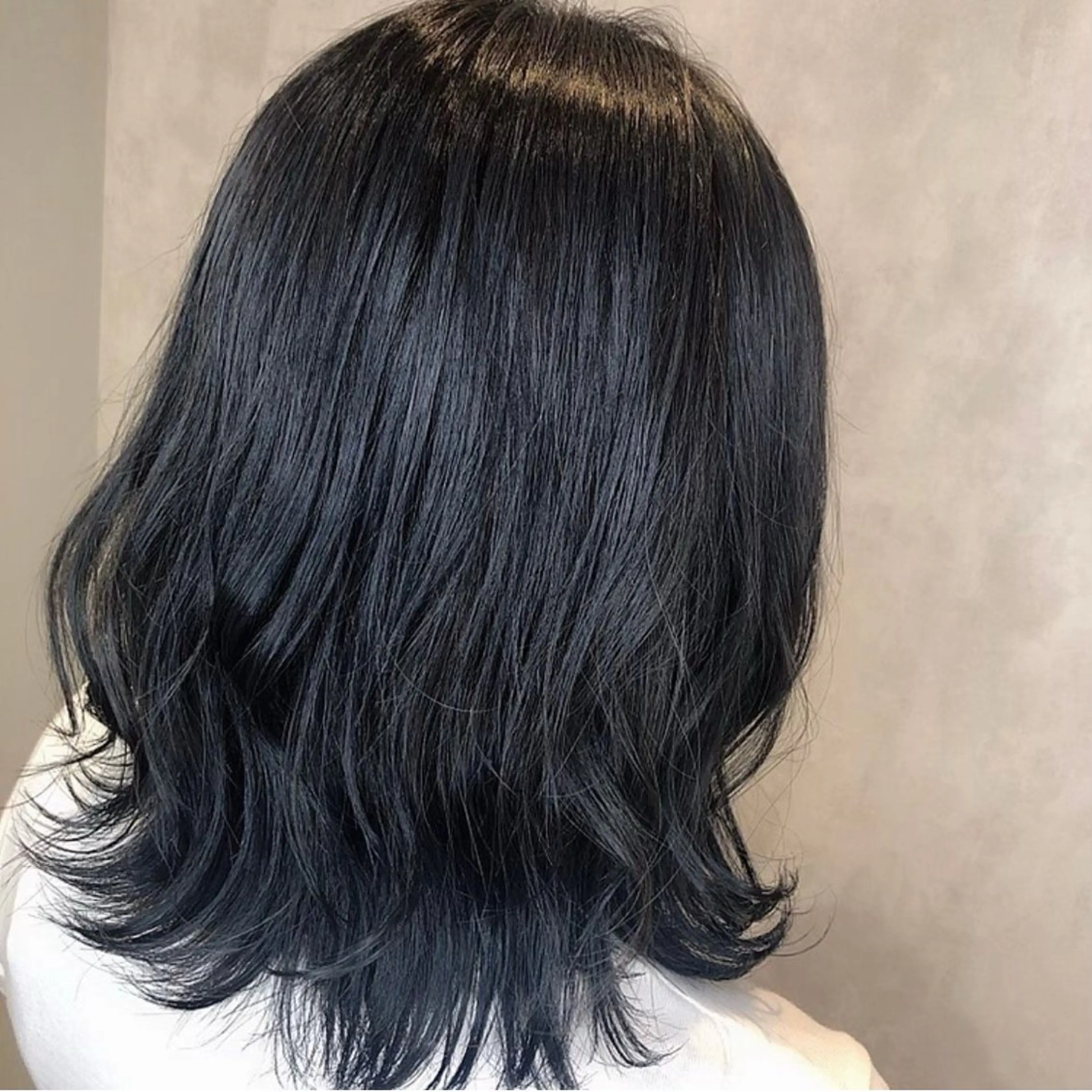 ミディアム 髪質改善ストレート オルメントのヘアスタイル