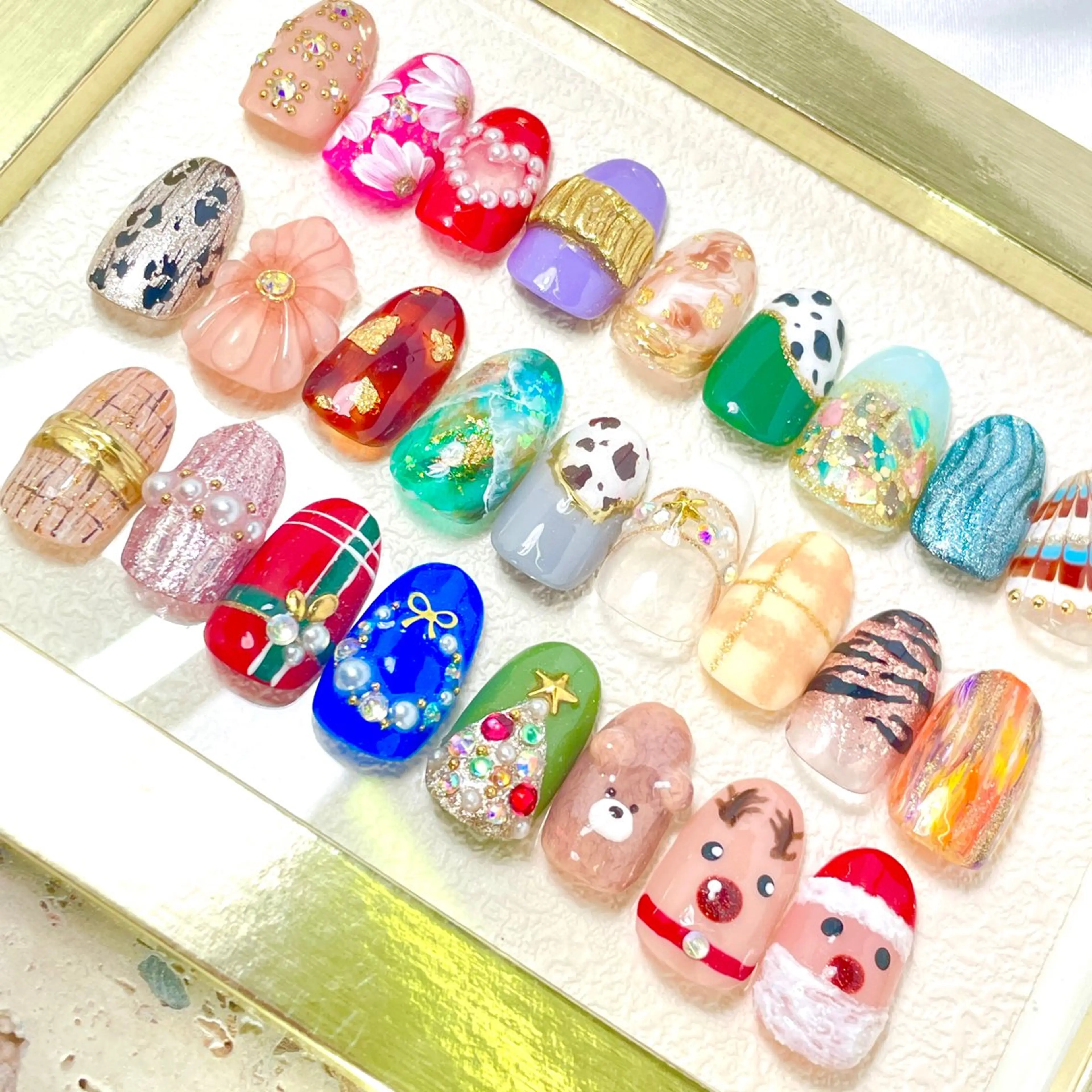 オフ込みワンポイントアート5200円サンプルから1本選択片手1本ずつ施術以外はフレンチグラデワンカラーの写真