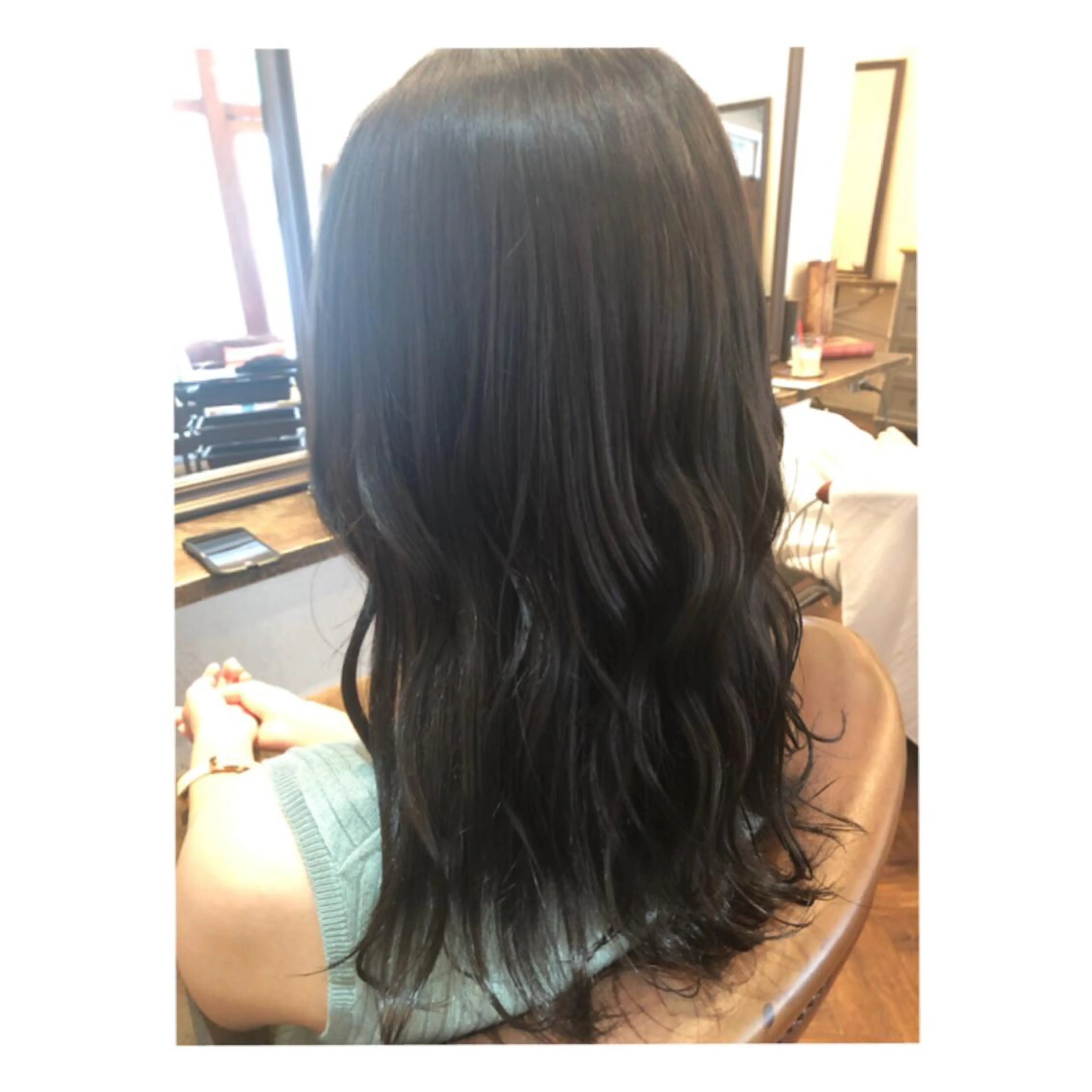 セミロング カラー アッシュ アッシュグレー ブリーチ ブリーチなしカラー まちだ ひとみのヘアスタイル