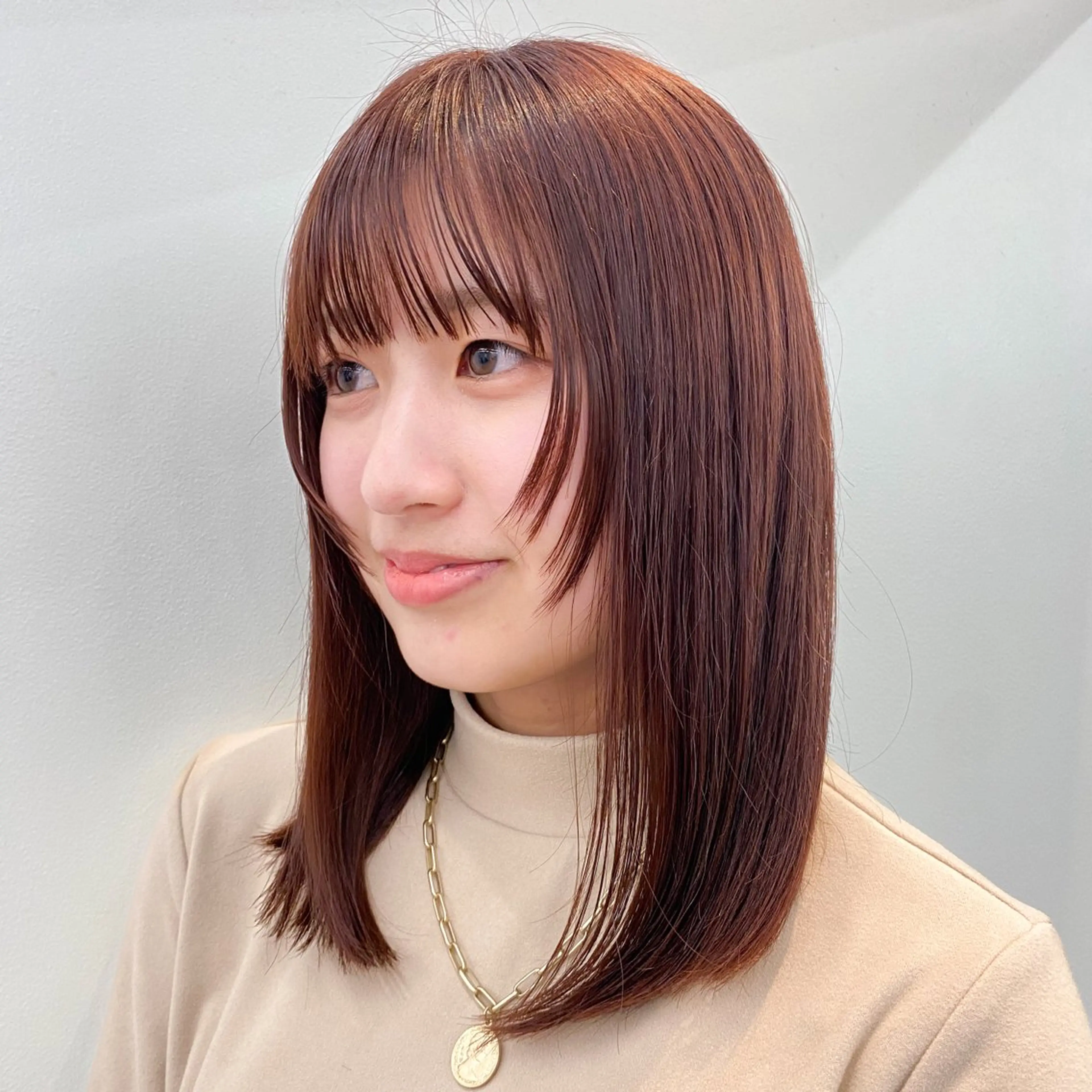 ミディアム カラー ベージュカラー ピンクカラー ピンクベージュ 顔まわりレイヤー レイヤーカット shiori/暖色/ レイヤー/似合わせのヘアスタイル