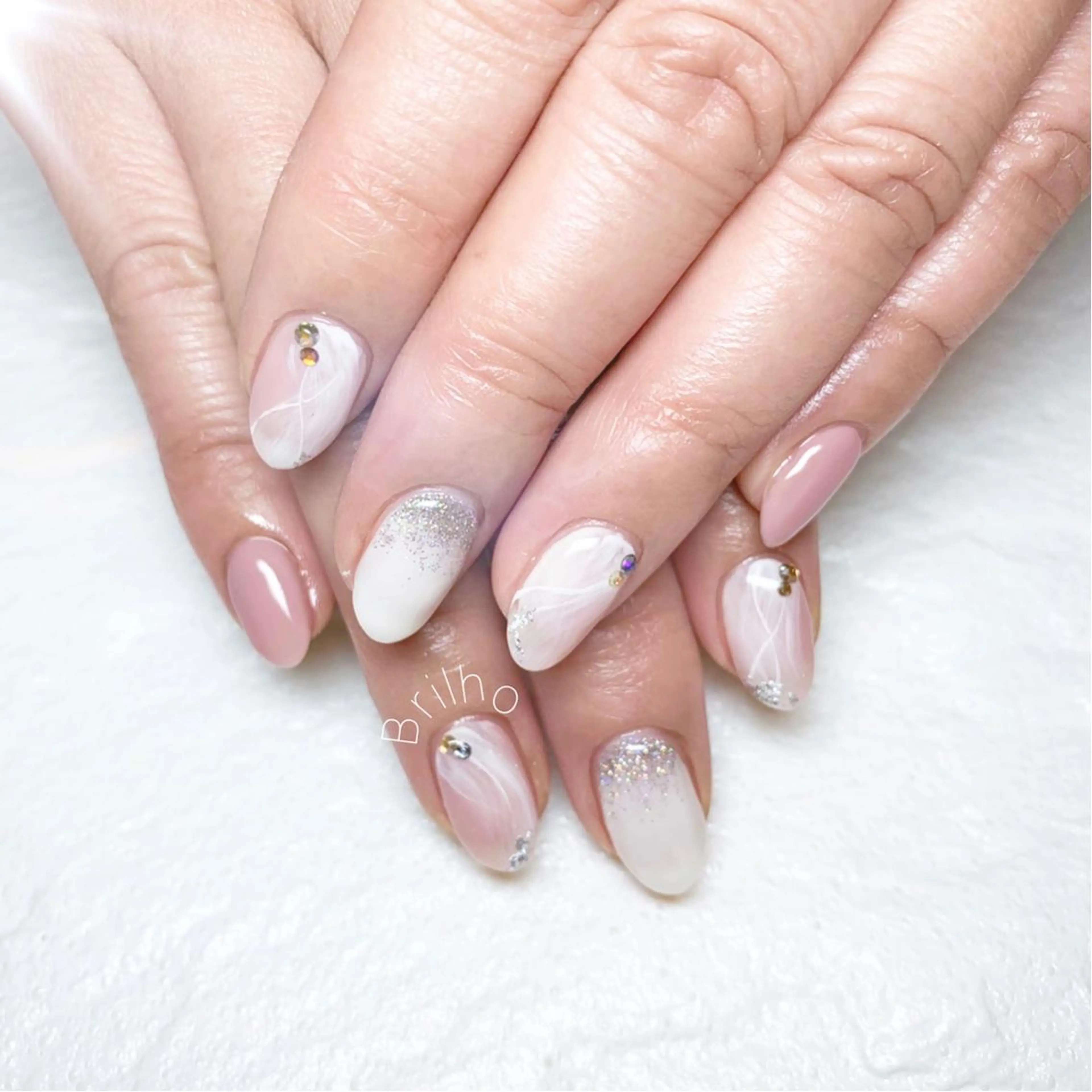 ミディアム Brilho SERIHOのネイルデザイン