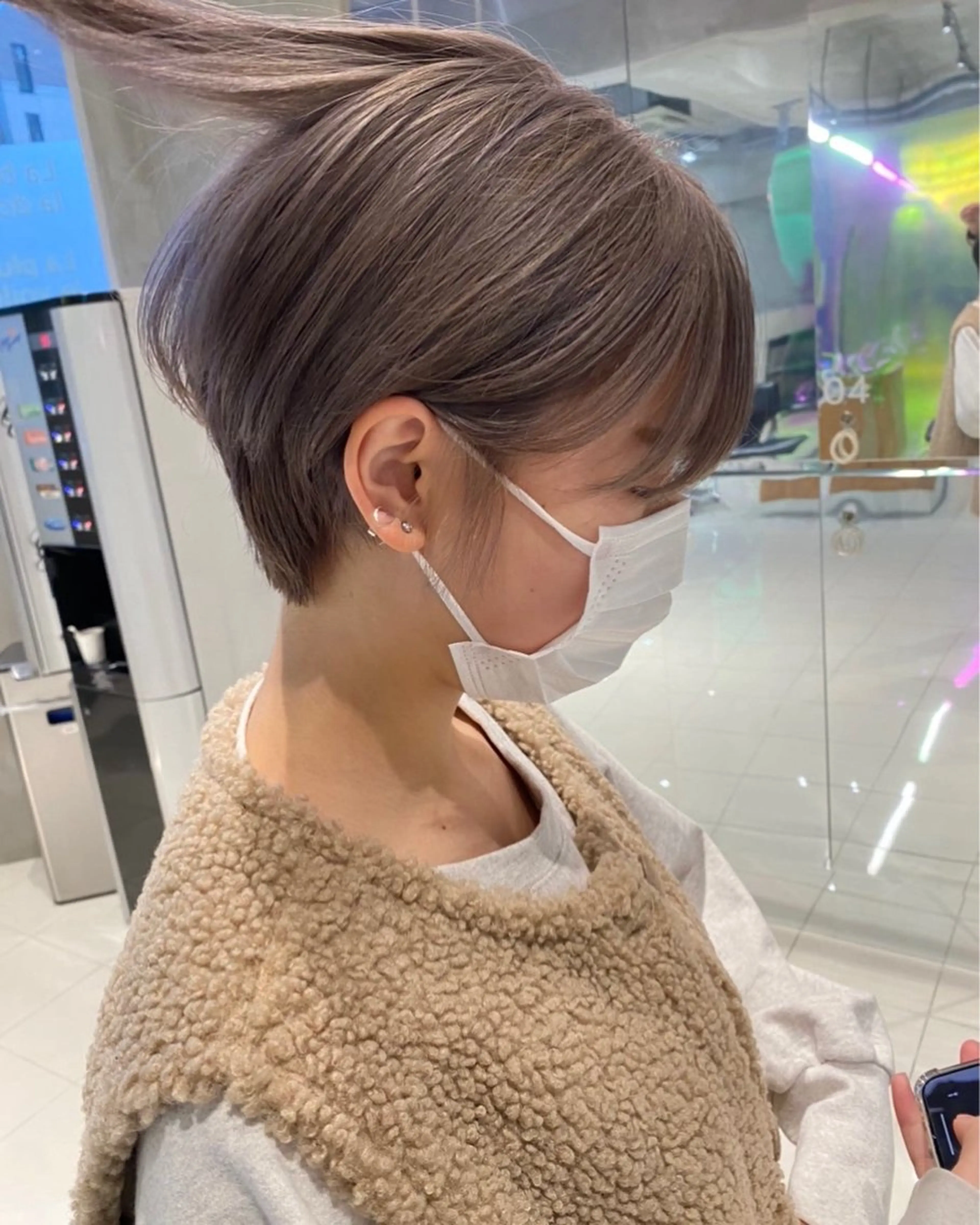 ショート カラー ベージュカラー グレージュ ボブ/ハイトーン REINAのヘアスタイル